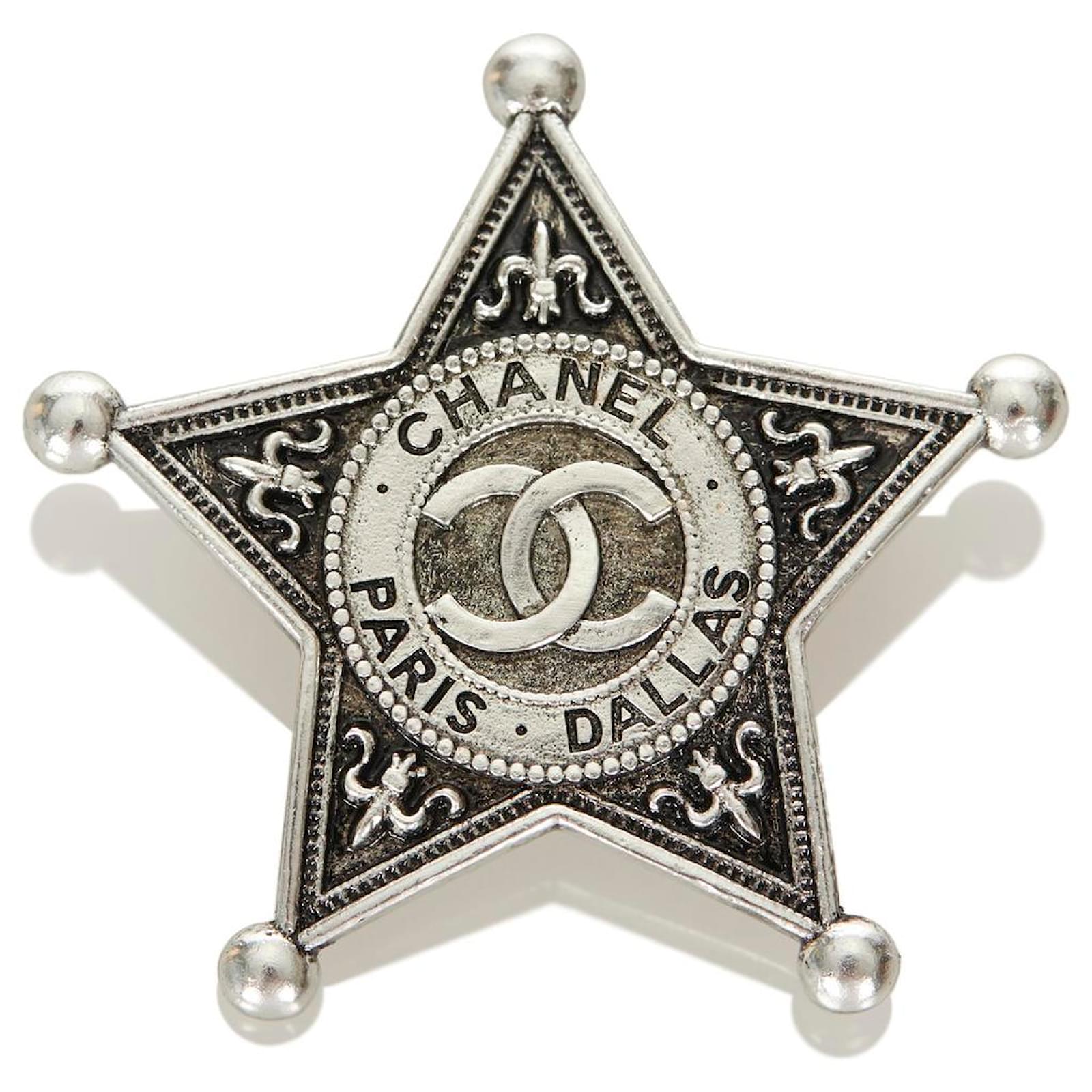 Chanel Silver Paris-Dallas Sheriff Star Brooch Silvery Metal ref.339484 -  Joli Closet