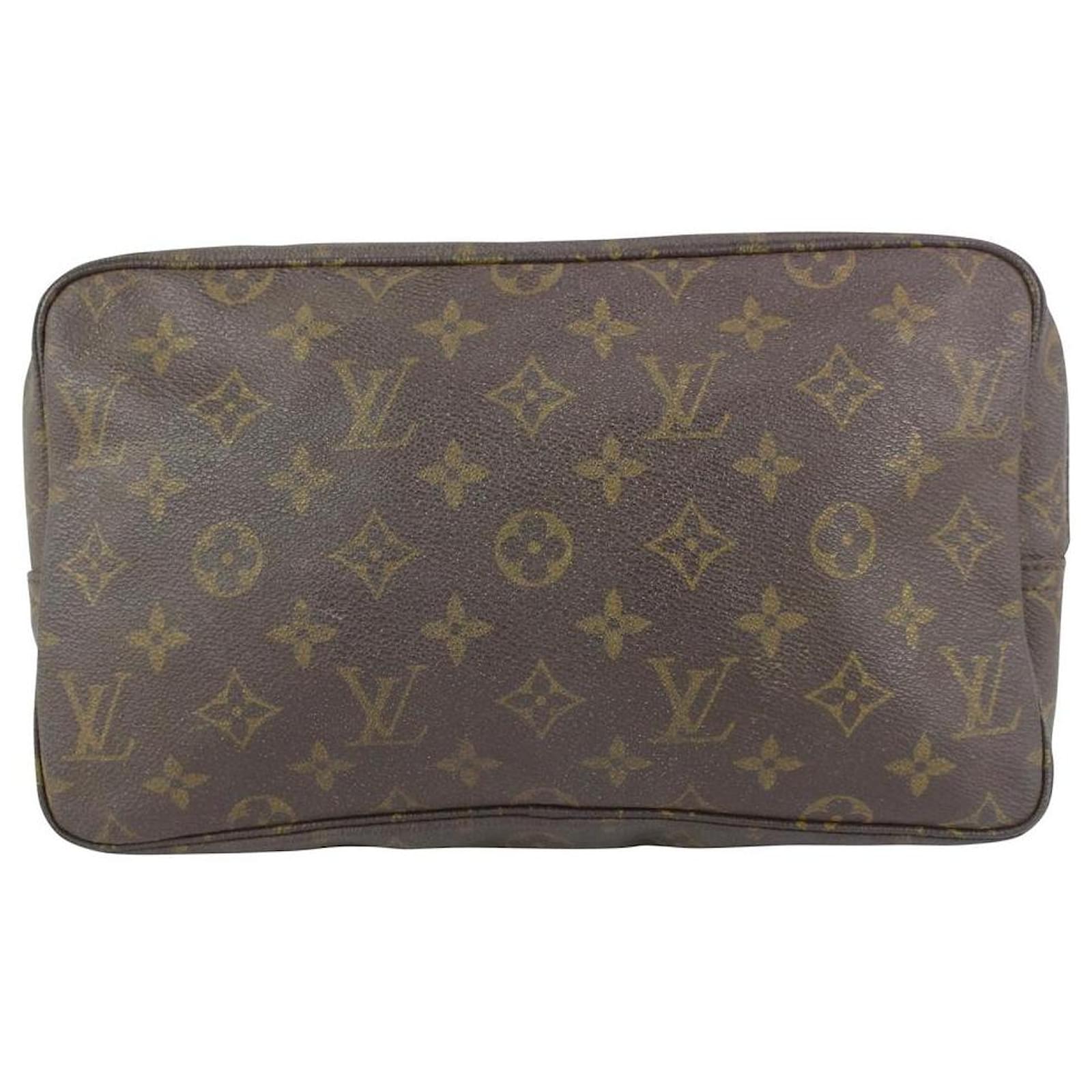 Louis Vuitton Monogram Trousse Toilette 28 Cosmetic Pouch Make up Bag  ref.339698 - Joli Closet