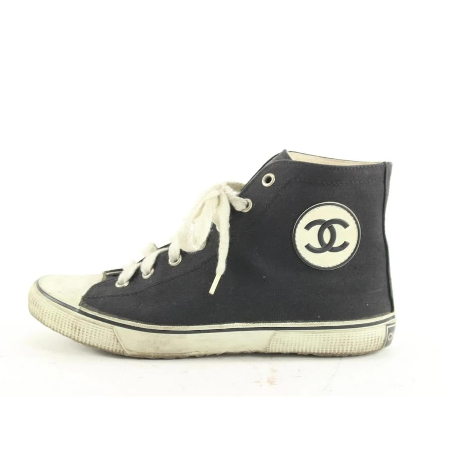 Chanel Rare Old-School Black High Top Circle CC Logo Black Sneaker  ref.339704 - Joli Closet