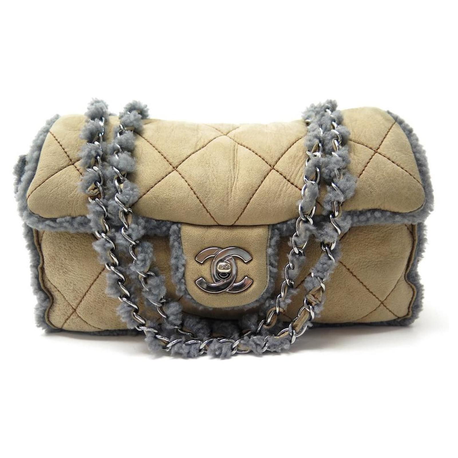 NEW CHANEL TIMELESS HANDBAG IN SHEARLING BANDOULIERE SHEARLING BAG Brown  Leather ref.340911 - Joli Closet
