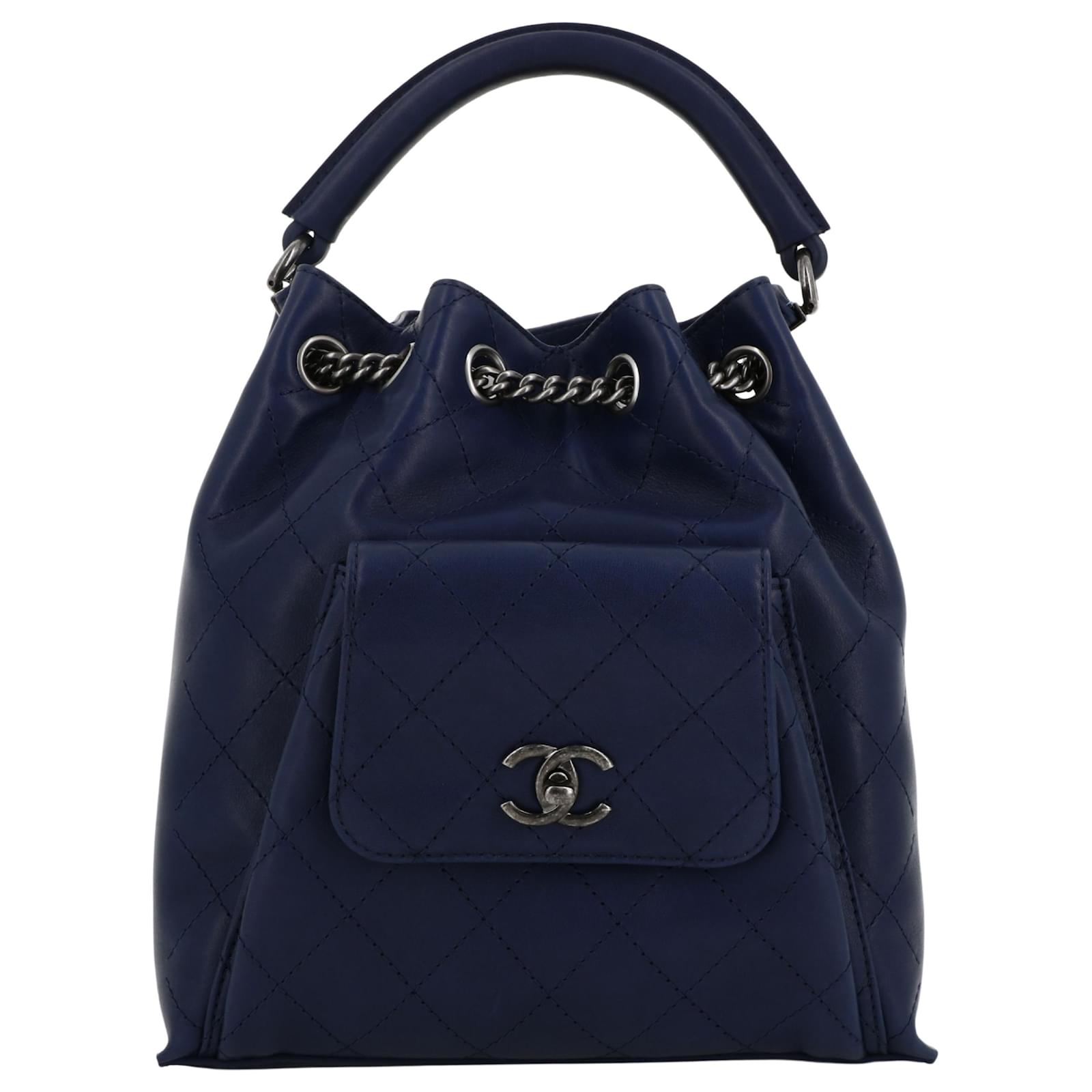 Chanel backpack Navy blue Leather ref.350186 Joli Closet