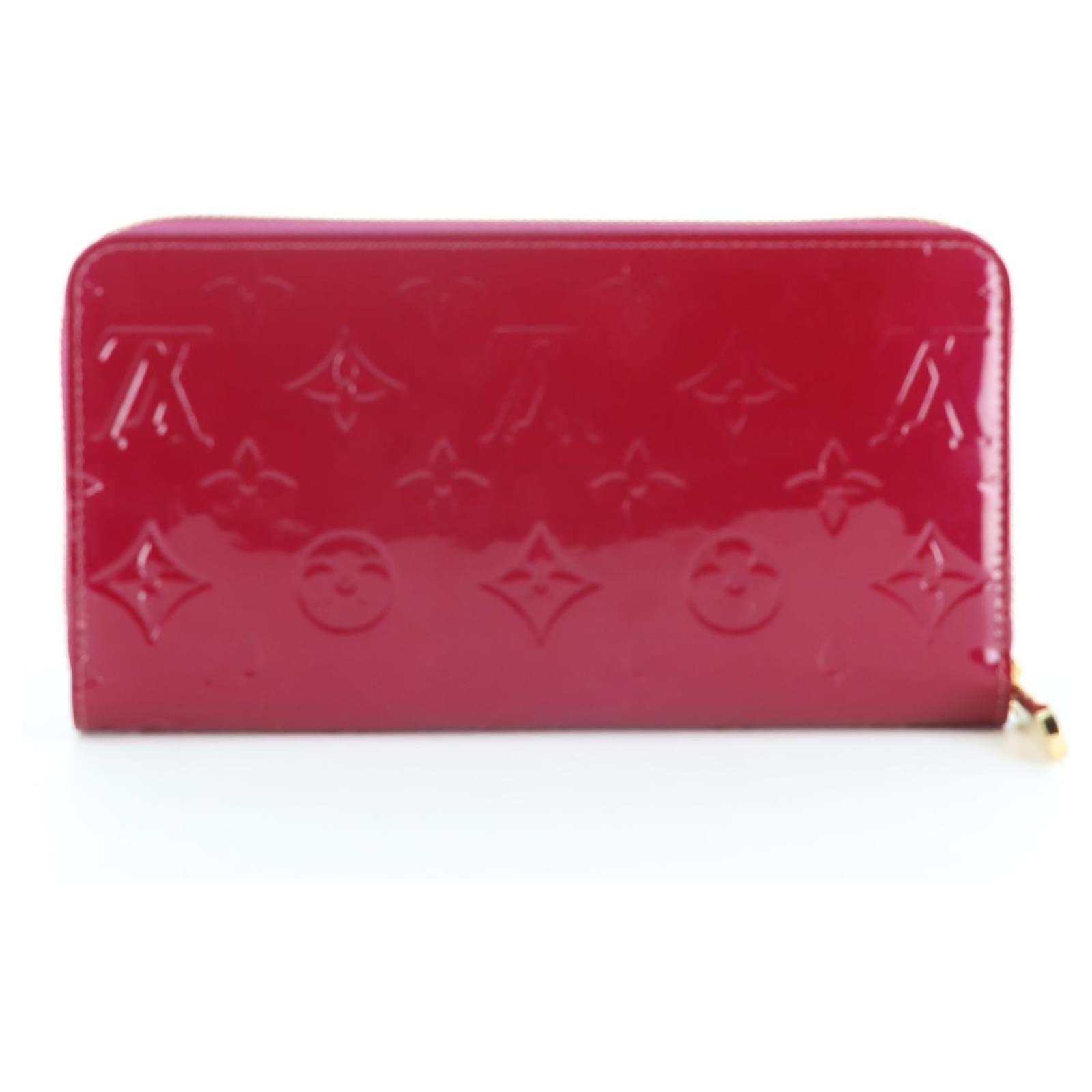 Louis Vuitton carteras Roja Cuero ref.351732 - Joli Closet