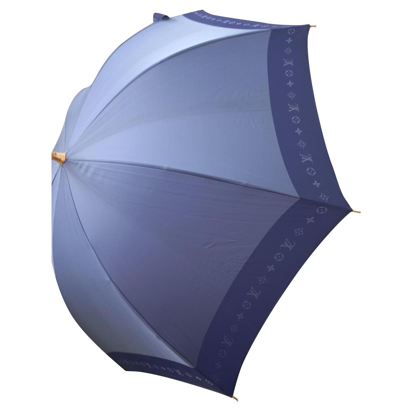 Louis Vuitton Umbrella Light blue Nylon ref.352032 - Joli Closet