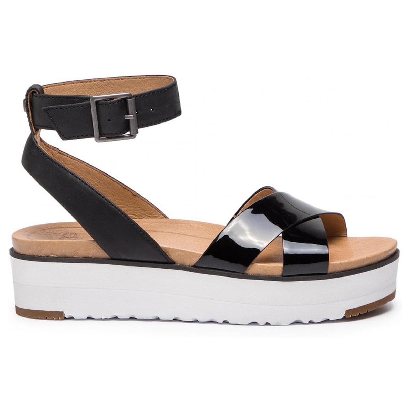 Ugg W TIPTON Negro Charol ref.355030 - Joli Closet