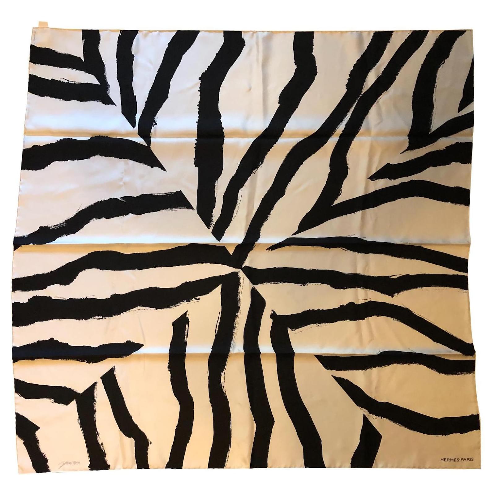 Hermès Scarves Black White Silk ref.359135 Joli Closet