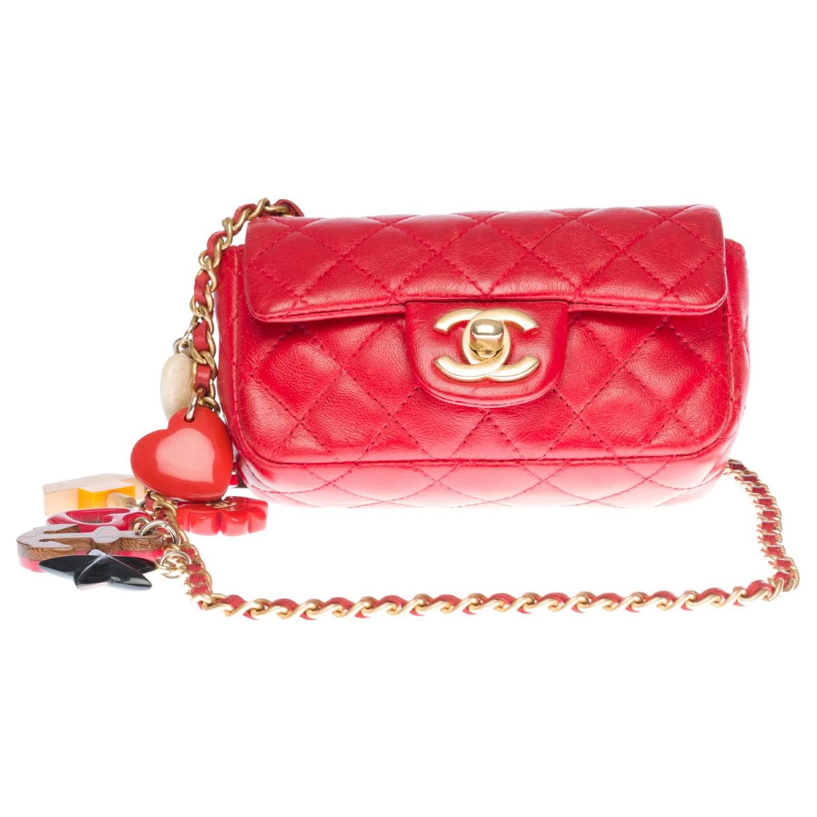 Timeless Splendid and highly sought after Chanel Valentine Mini Charms Flap  bag in red quilted leather ref.367760 - Joli Closet