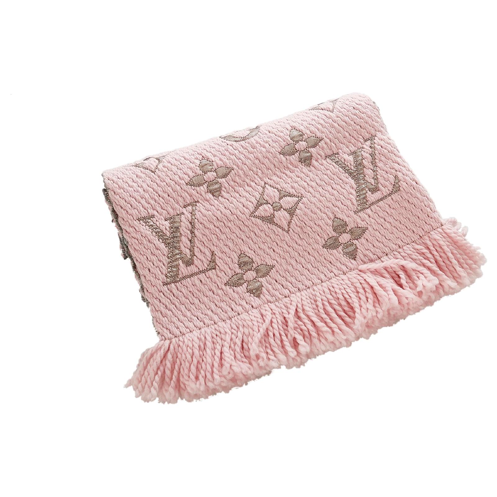 Louis Vuitton Pink Logomania Wool Scarf Silvery Silk Cloth ref.367882 -  Joli Closet