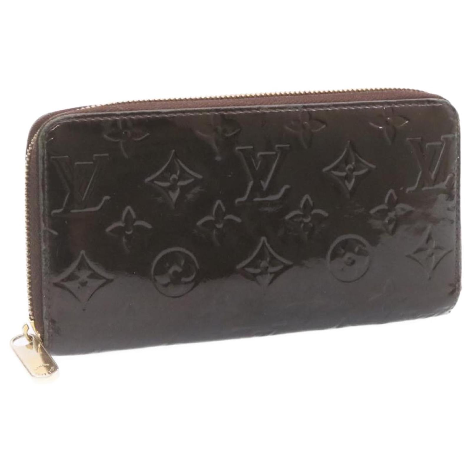 LOUIS VUITTON Monogram Vernis Zippy Wallet Wallet Amarante M93522 LV Auth  44656 Patent leather ref.957523 - Joli Closet