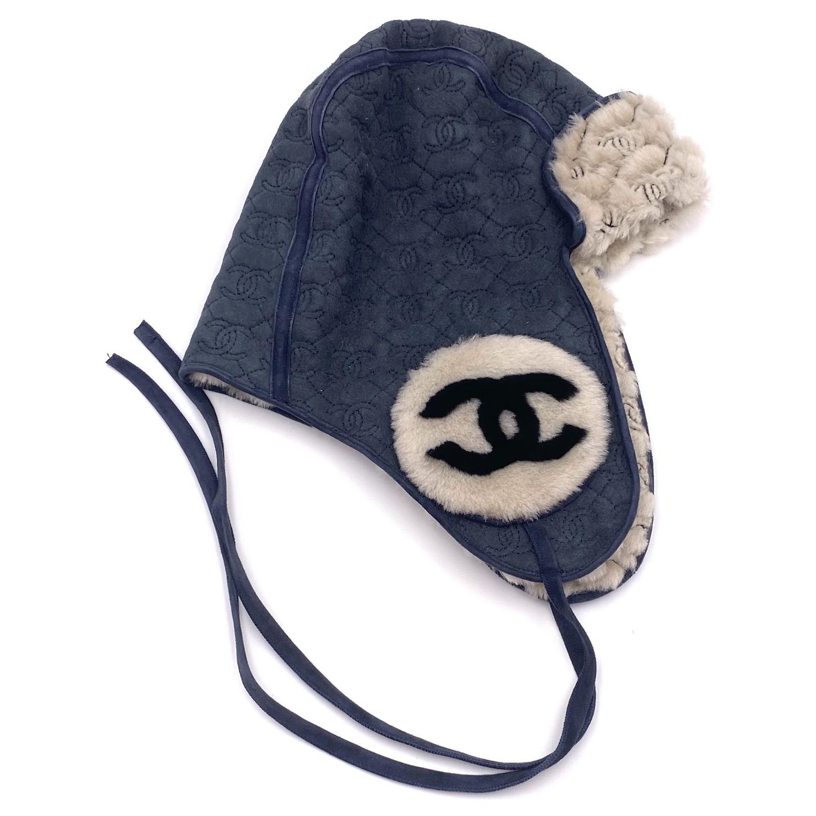 Chanel sheepskin blue aviator hat ref.369732 - Joli Closet display picture 2