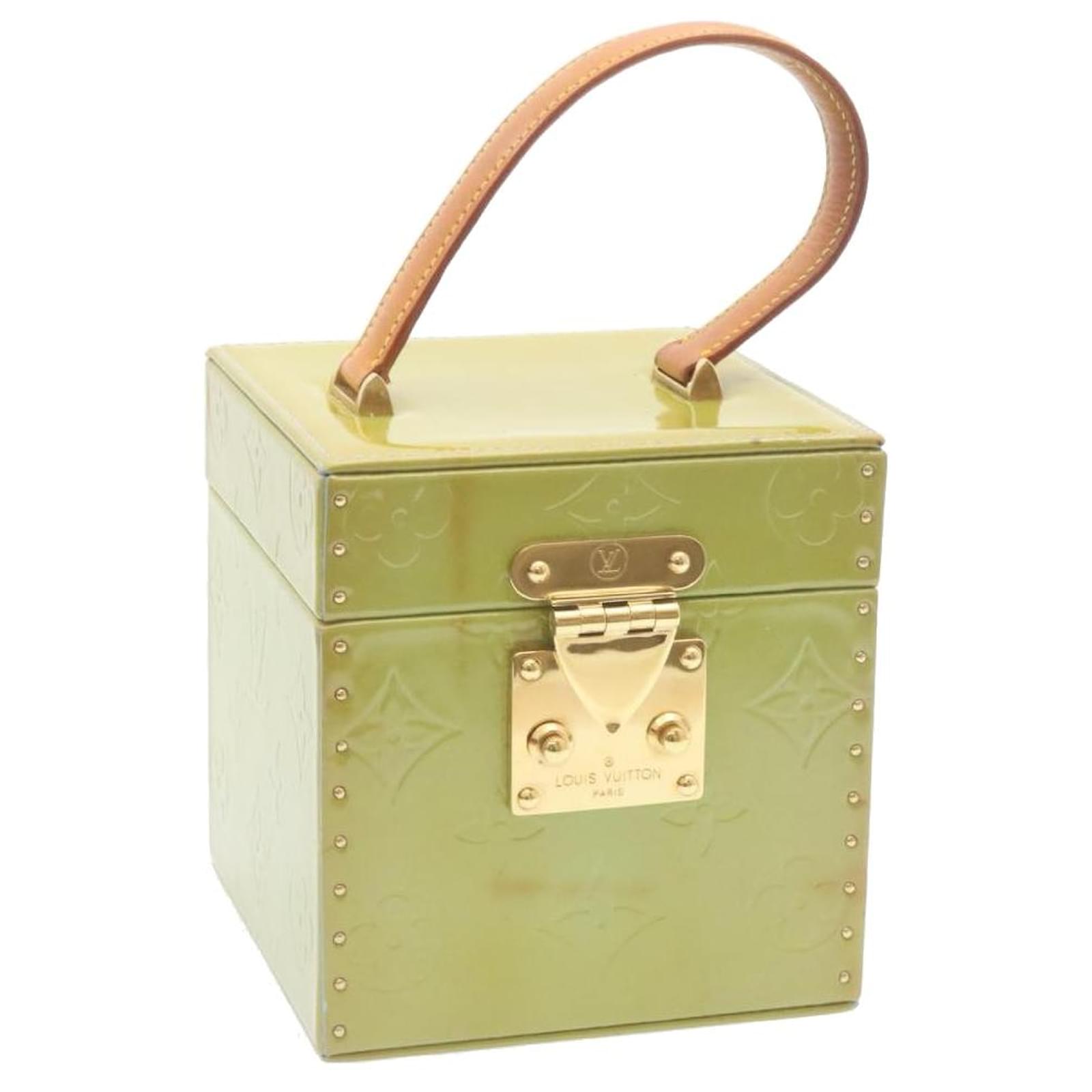 Louis Vuitton Bleecker Green Patent leather ref.370247 - Joli Closet