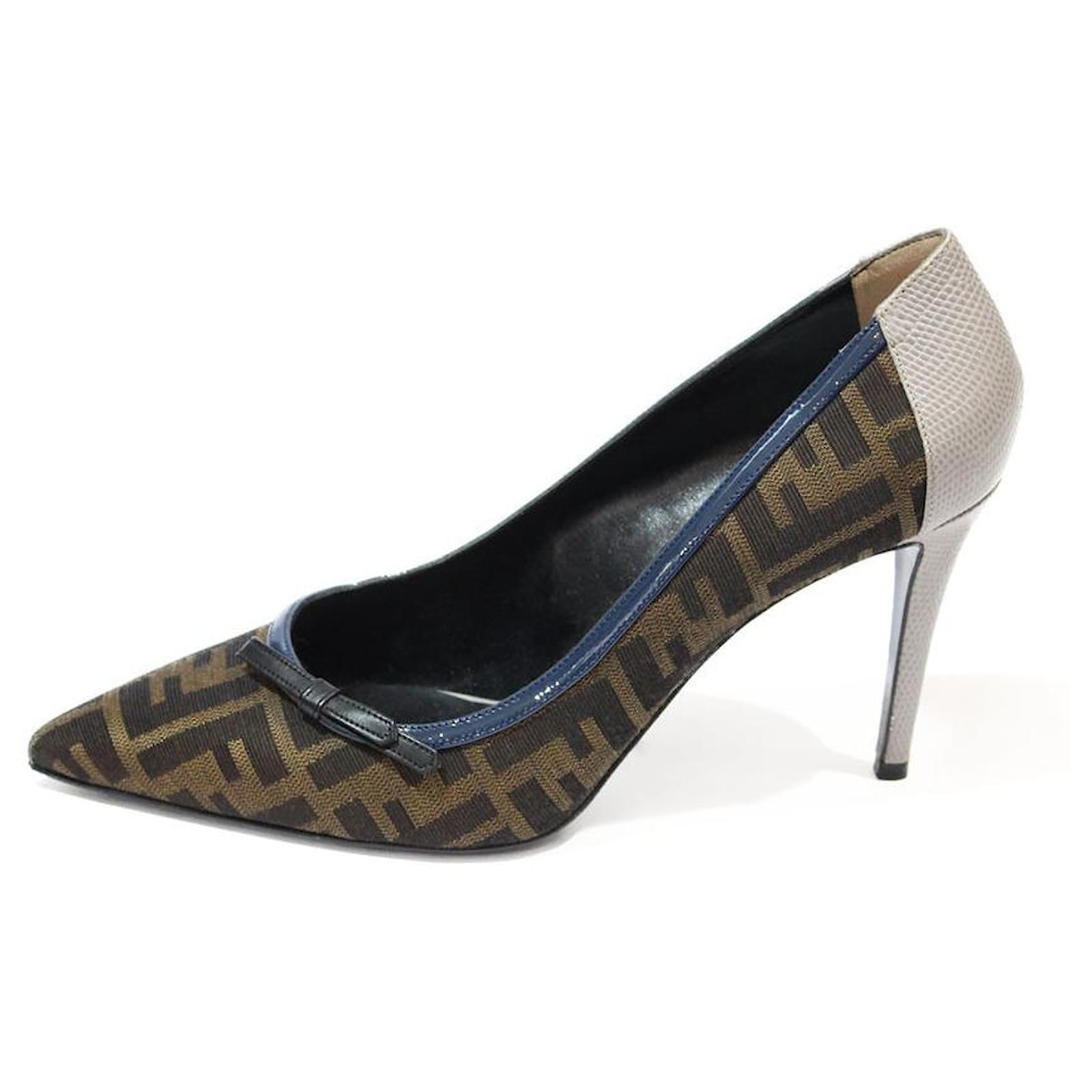 Fendi logo pumps online