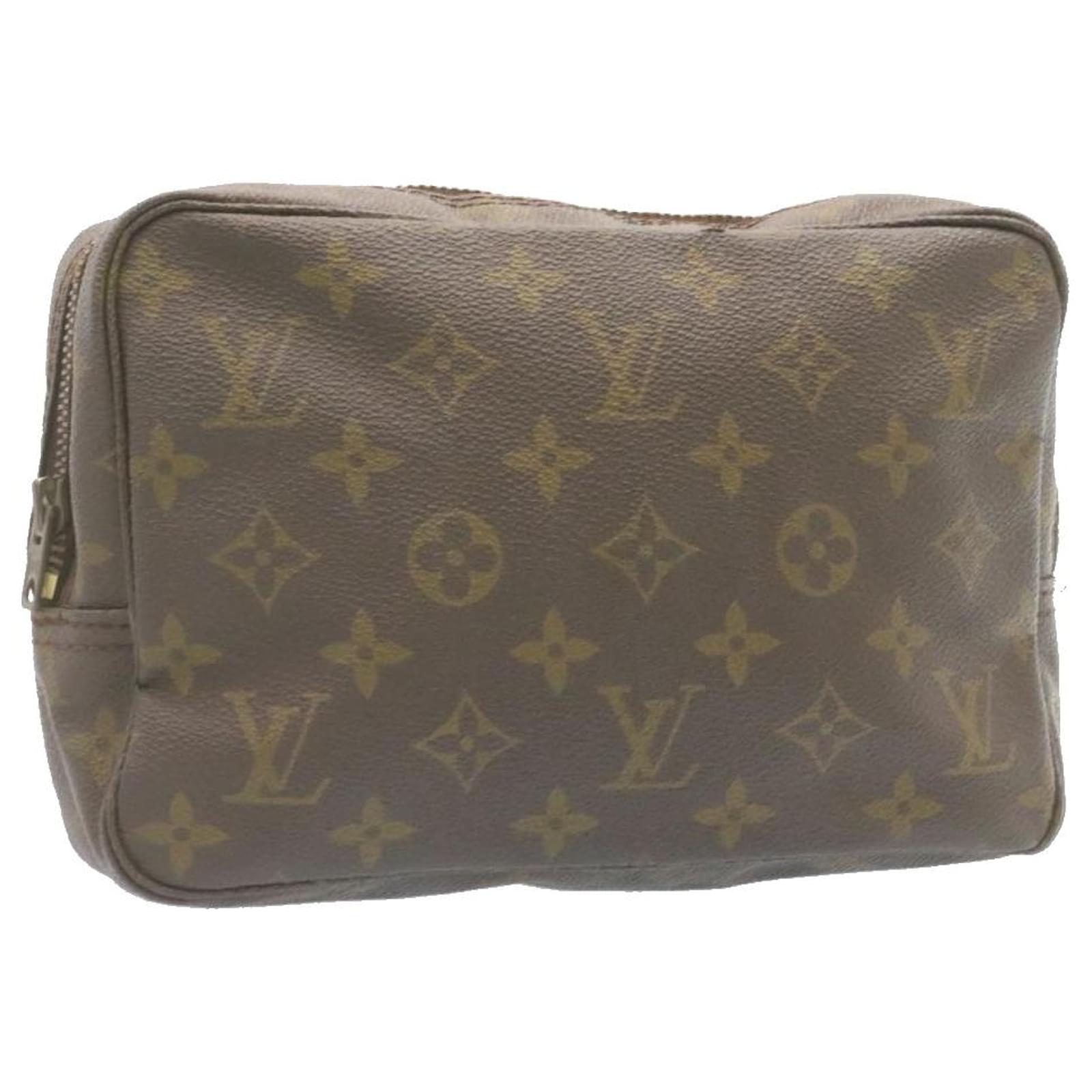 Louis Vuitton Monogram Trousse Toilette 23 Clutch Bag M47524 LV Auth jk384  Cloth ref.375752 - Joli Closet