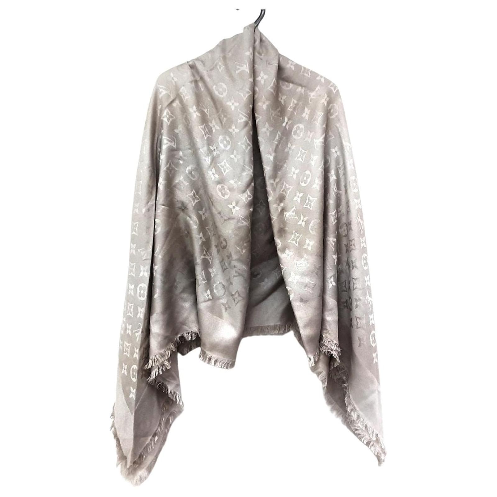Silk scarf Louis Vuitton Grey in Silk - 34777084