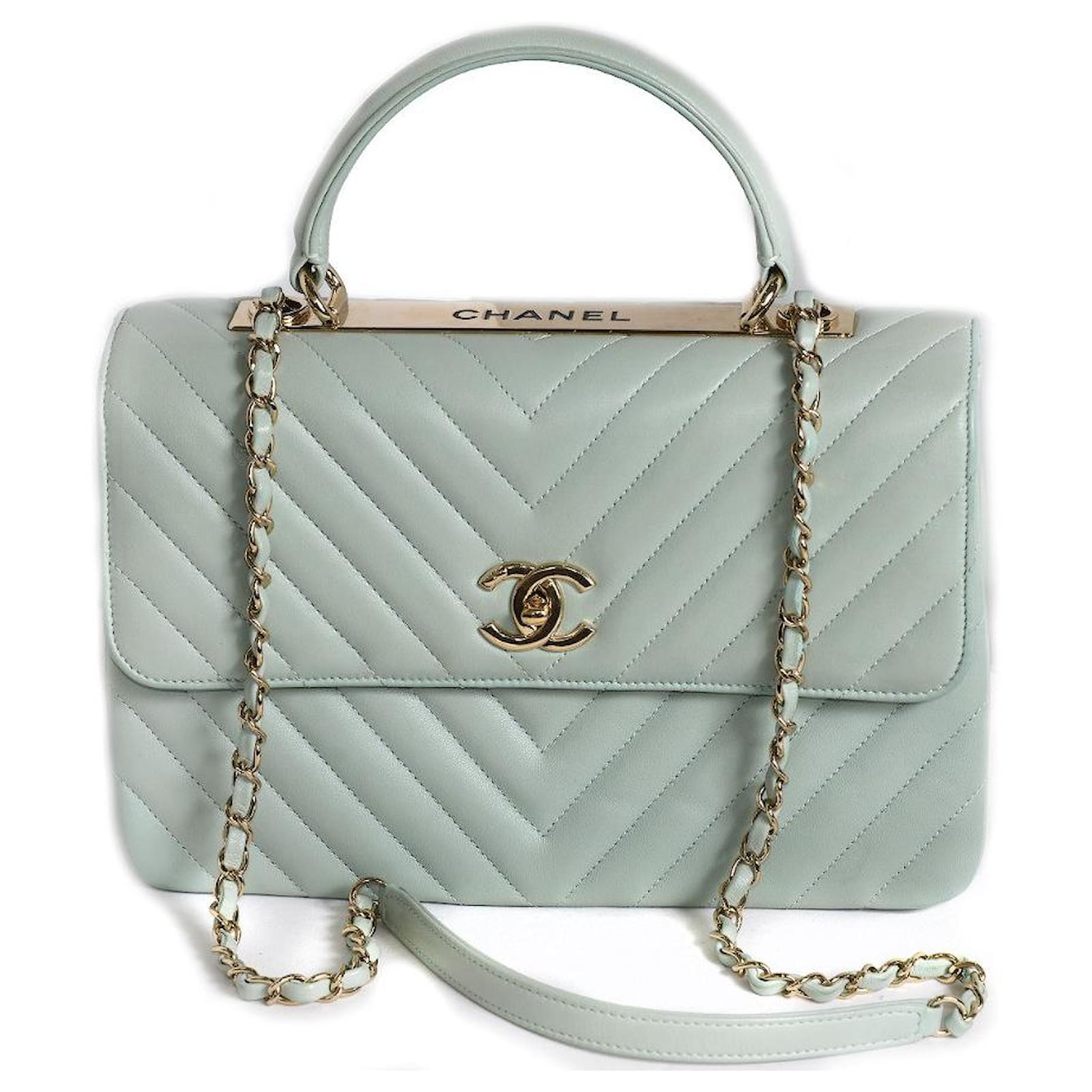 Chanel Trendy CC Light Blue Chevron Leather Bag Light green ref.379119 -  Joli Closet