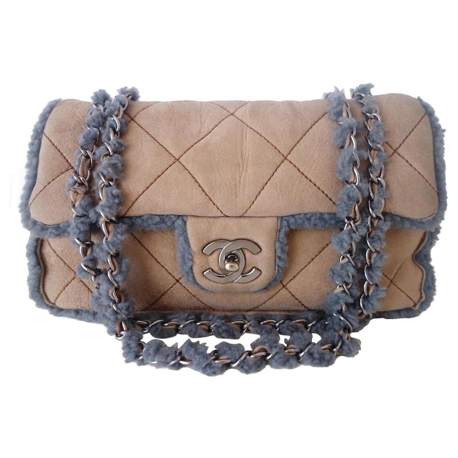 Timeless Chanel Classic shearling bag Beige Grey Leather ref.379170 - Joli  Closet