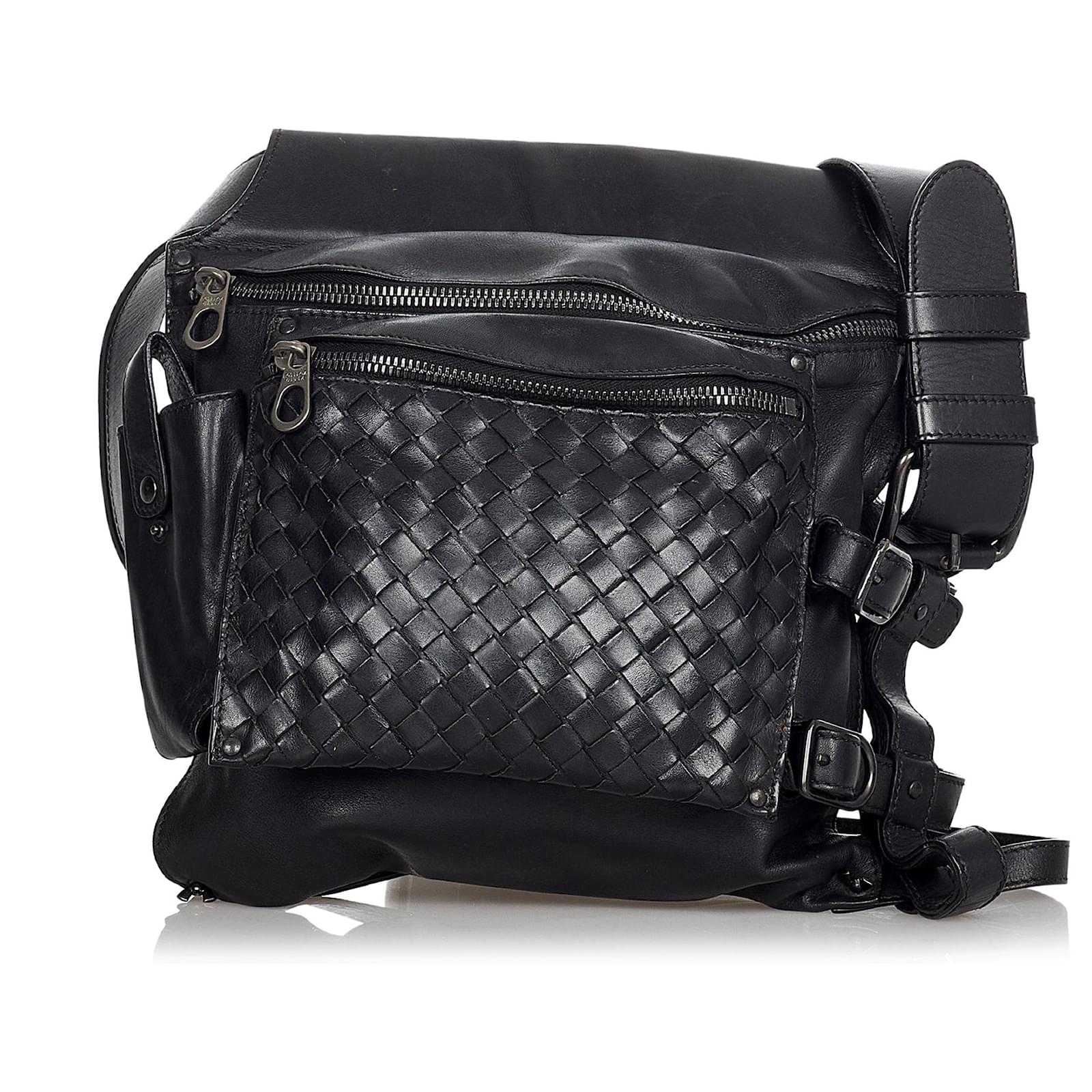 Intrecciato Leather Belt Bag in Black - Bottega Veneta