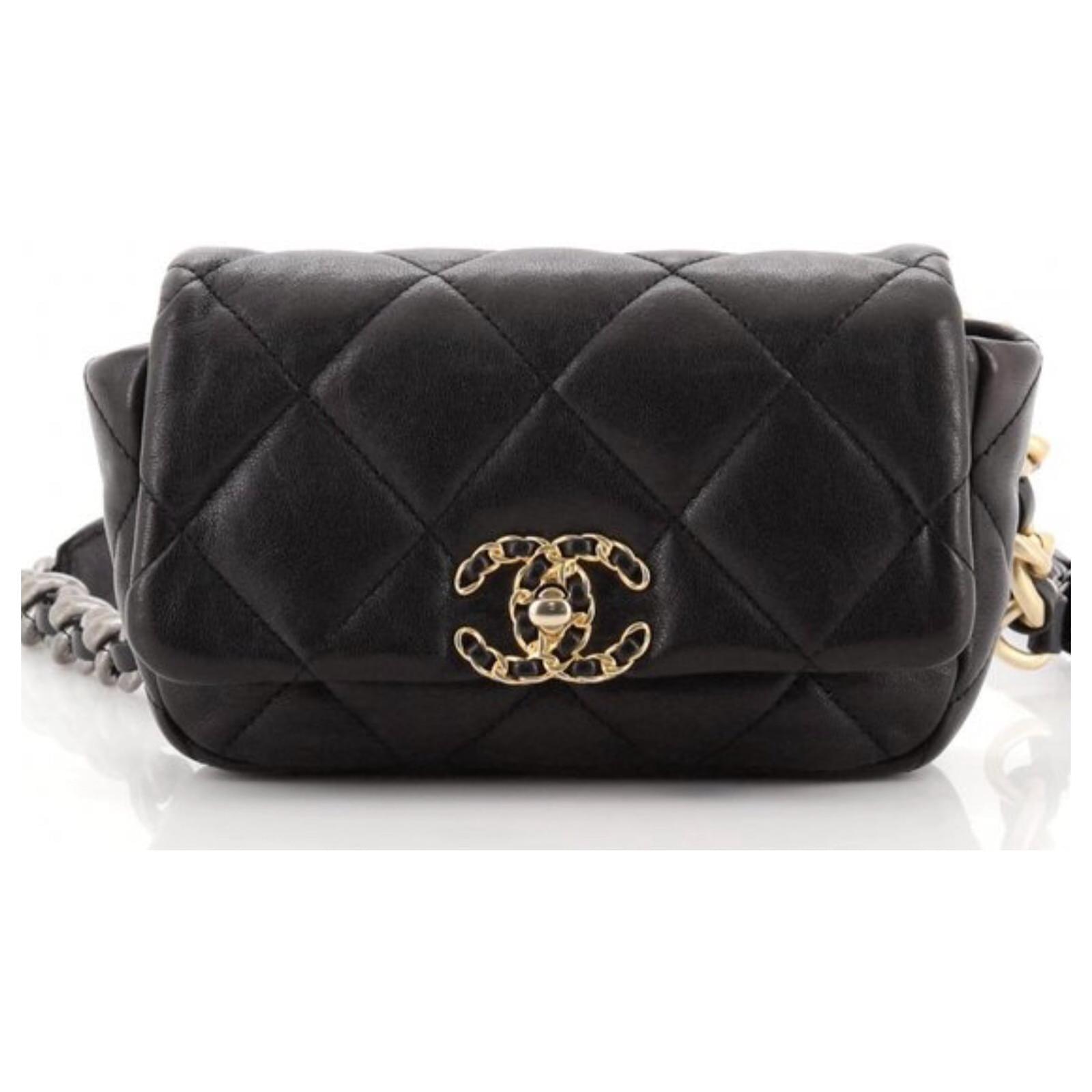 Chanel 19 Banana bag Black Leather ref.380410 - Joli Closet