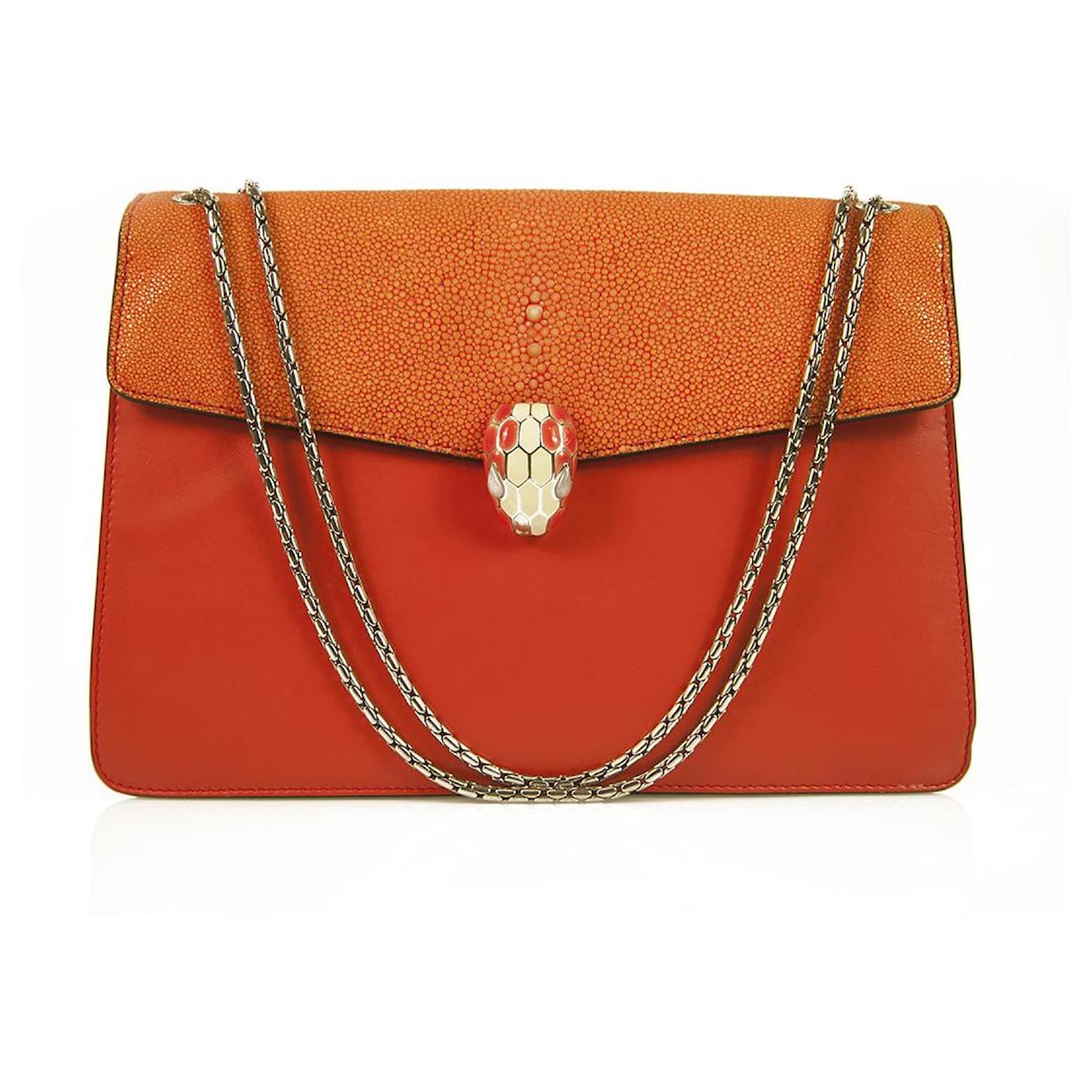 Bulgari Sac à bandoulière Serpenti en galuchat orange à ornements - Main Image