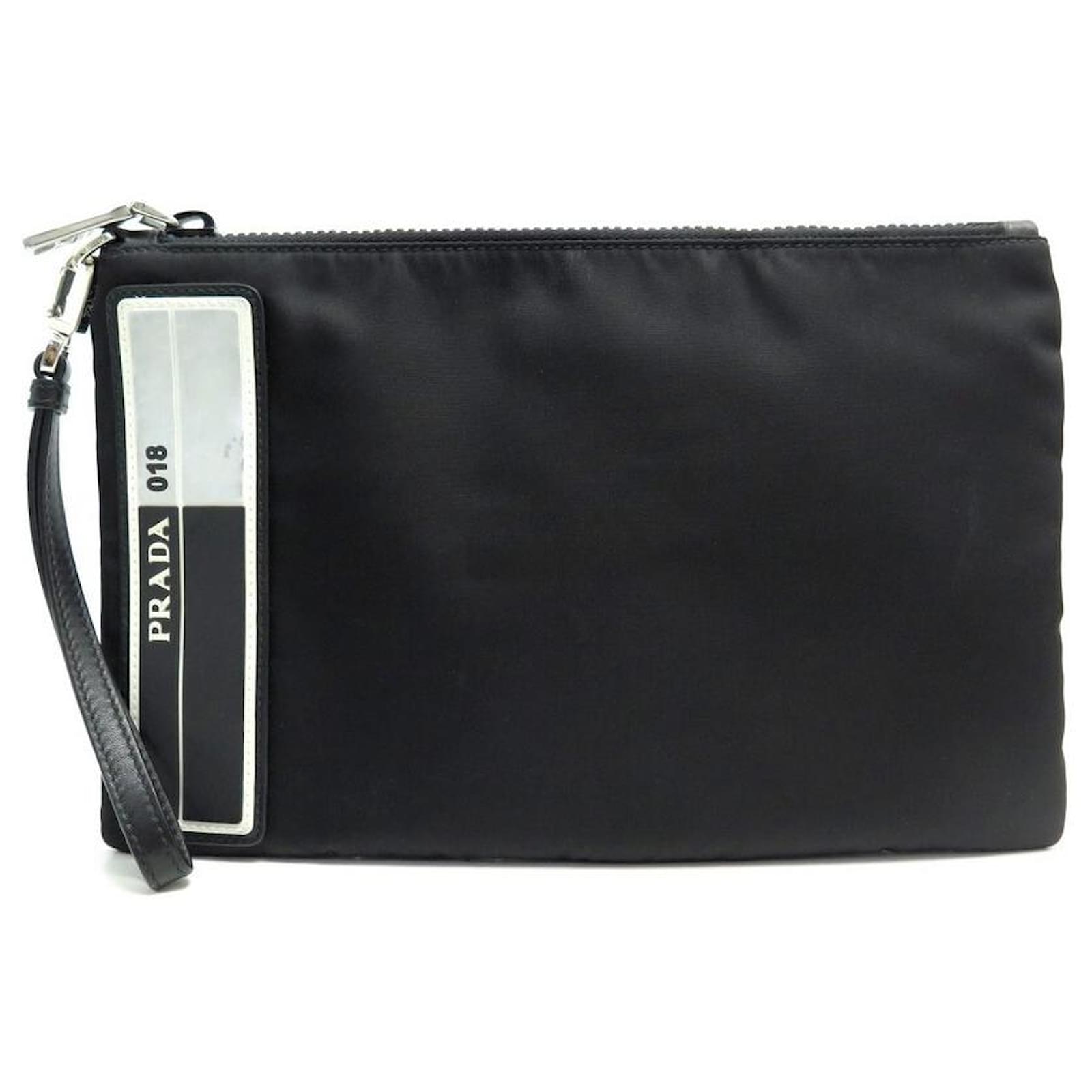 BOLSA DE MANO PRADA NECESARIA BOLSA DE NYLON NEGRA BOLSA NEGRA Negro   - Joli Closet