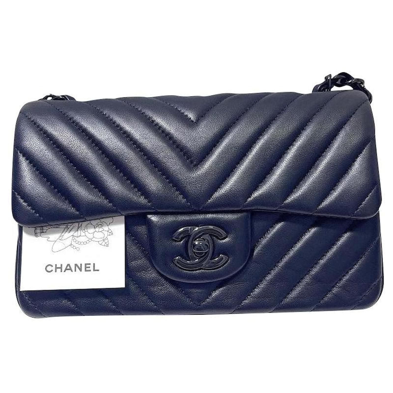 Chanel So Black Chevron Timeless mini flap bag Leather ref.384199 - Joli  Closet