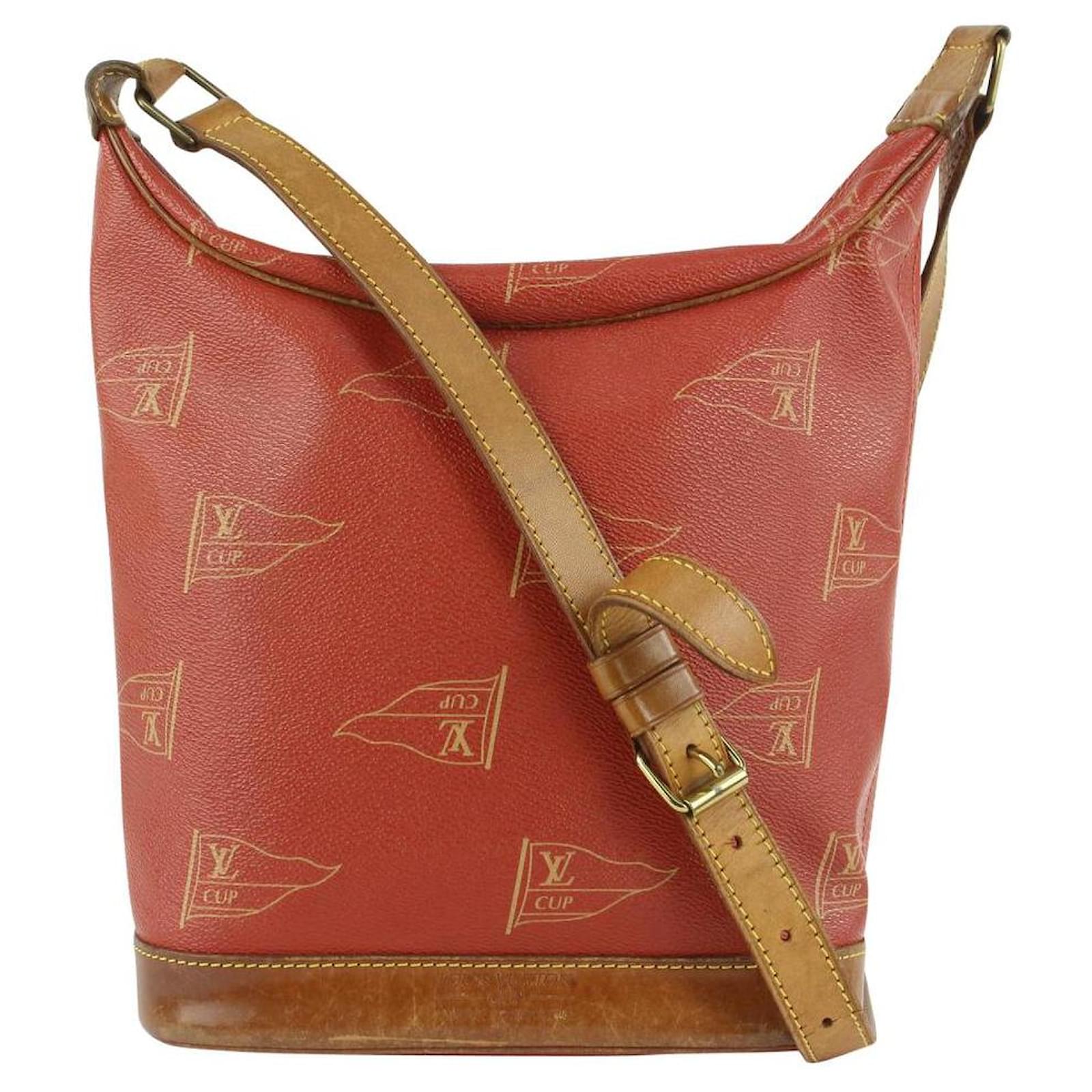 Louis Vuitton Red LV Cup Le Touquet Hobo Shoulder bag Leather ref.386029 -  Joli Closet