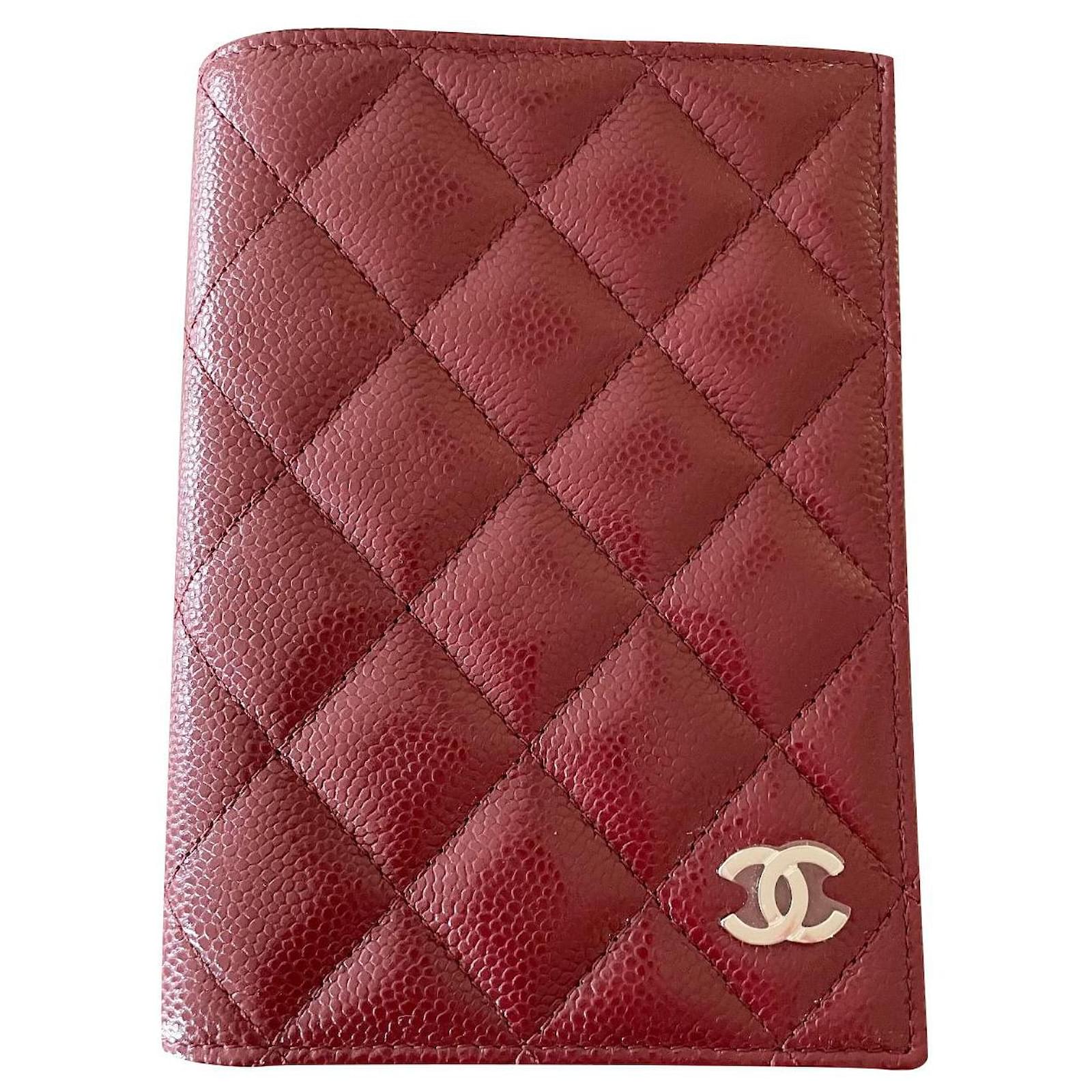 Chanel passport holder Dark red Leather ref.386265