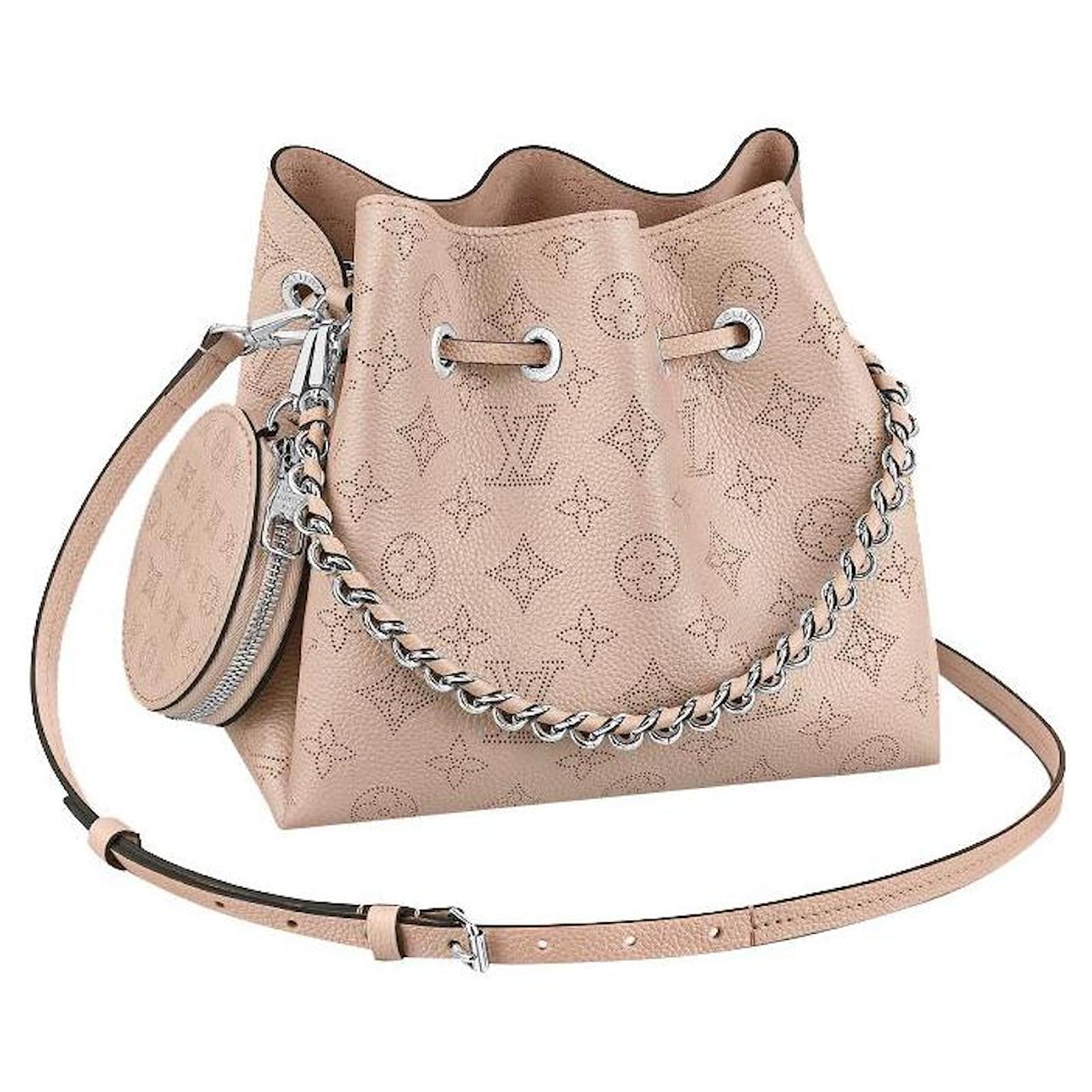 Louis Vuitton LV Bella handbag new Grey Leather ref.389698 - Joli