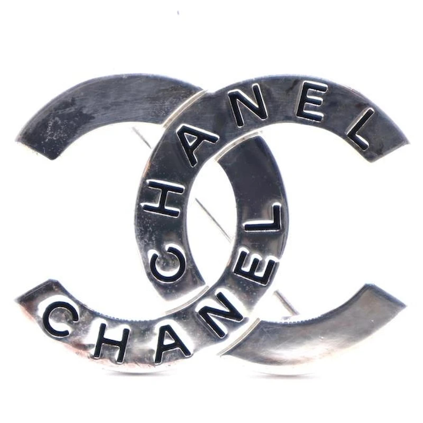 CHANEL Brooch Silver CC Auth 38050 Silvery Metal ref.848730 - Joli