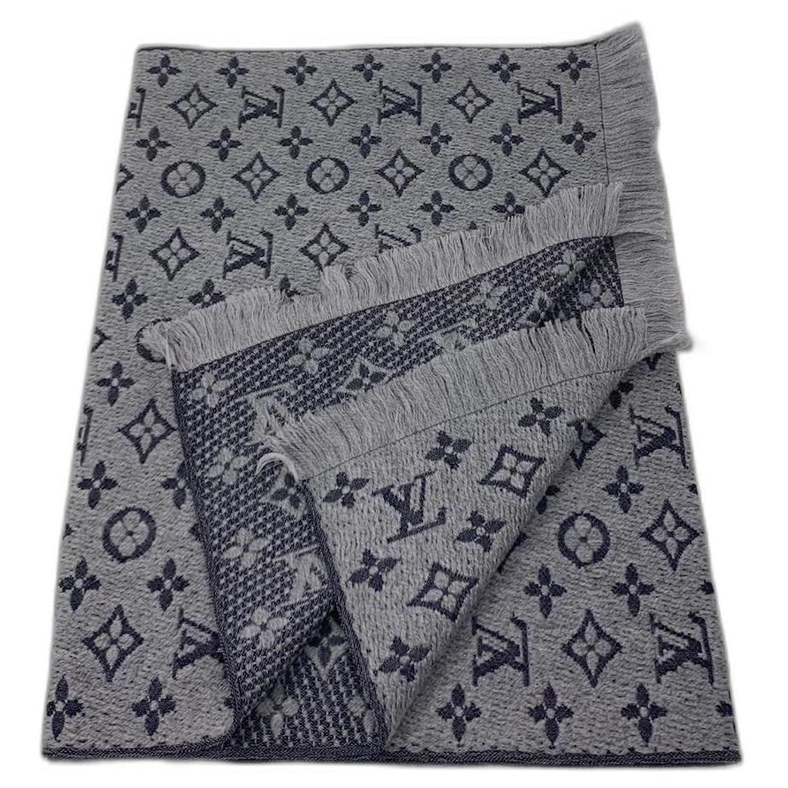 Louis Vuitton MONOGRAM CLASSIC SCARF Grey Wool ref.390205 - Joli Closet