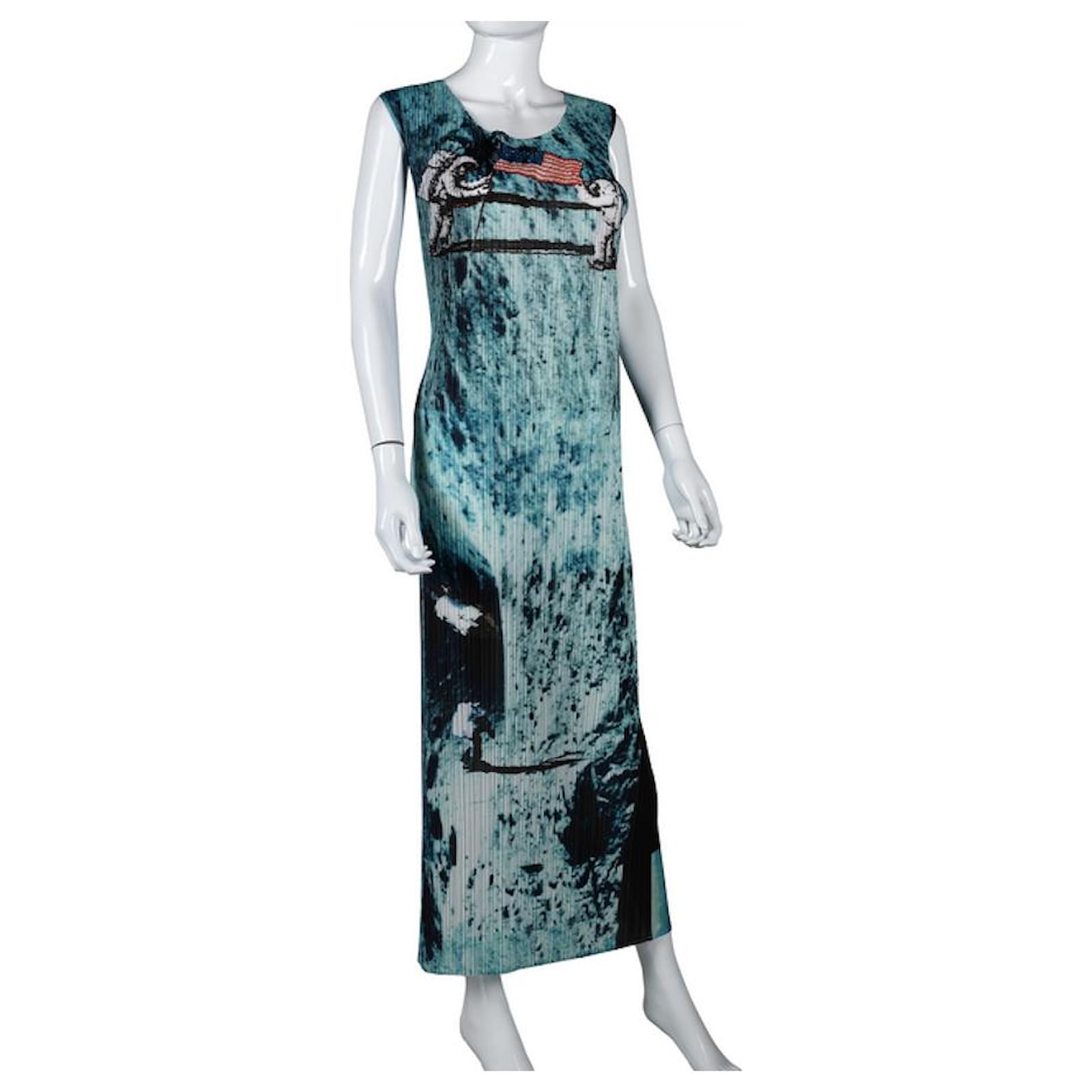 529051 ISSEY MIYAKE PLEATS (T.) ドット プリーツ