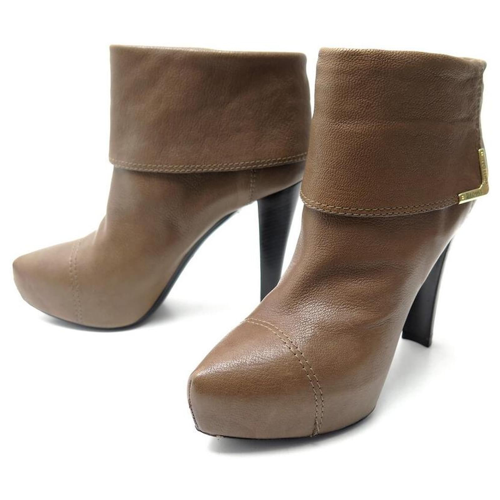 LOUIS VUITTON SHOES QUEEN ANKLE BOOTS 39 LOW BOOTS BROWN LEATHER HEELS  ref.392261 - Joli Closet