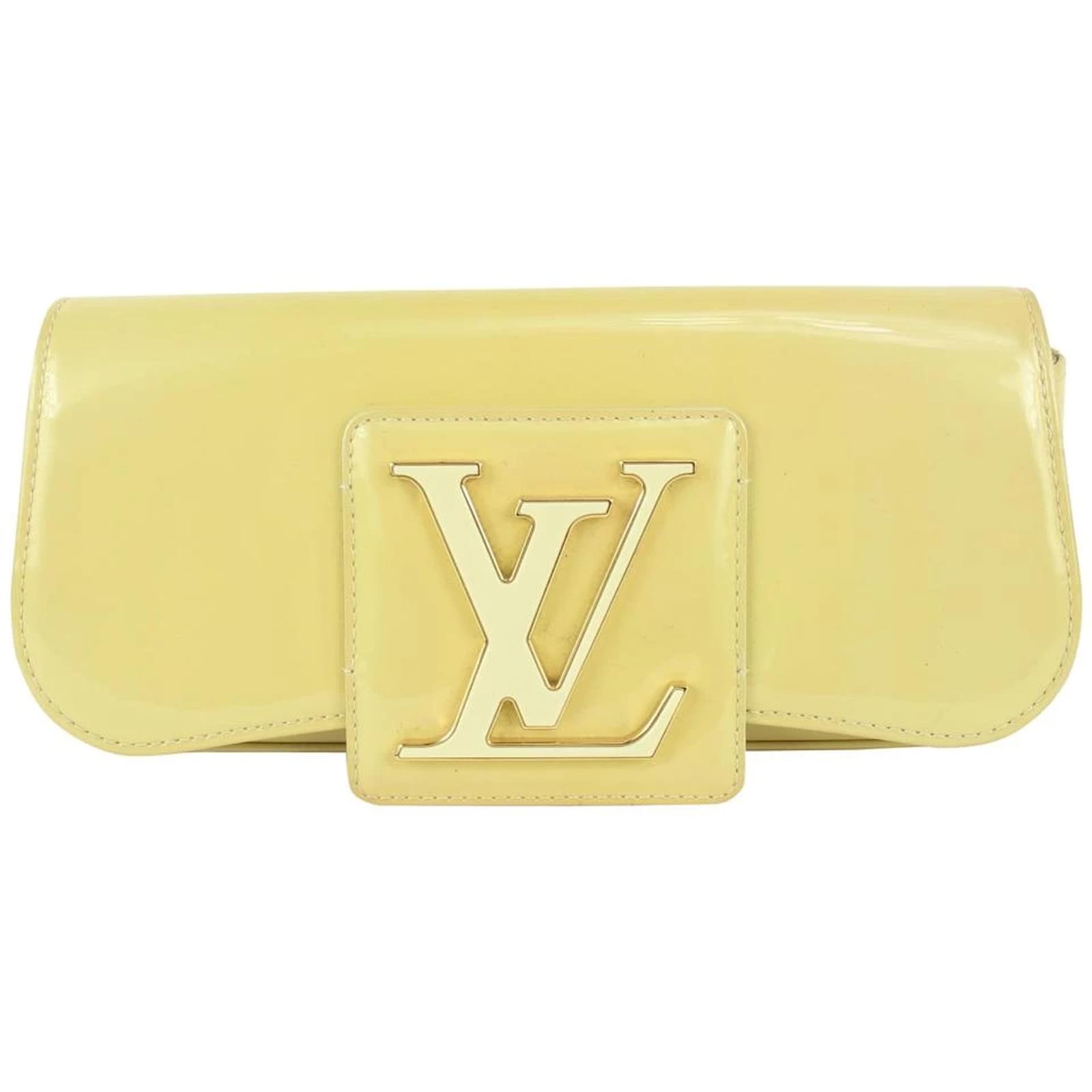 Louis Vuitton Beige Vanilla Vernis Sobe Clutch Louise Leather ref.396144 -  Joli Closet
