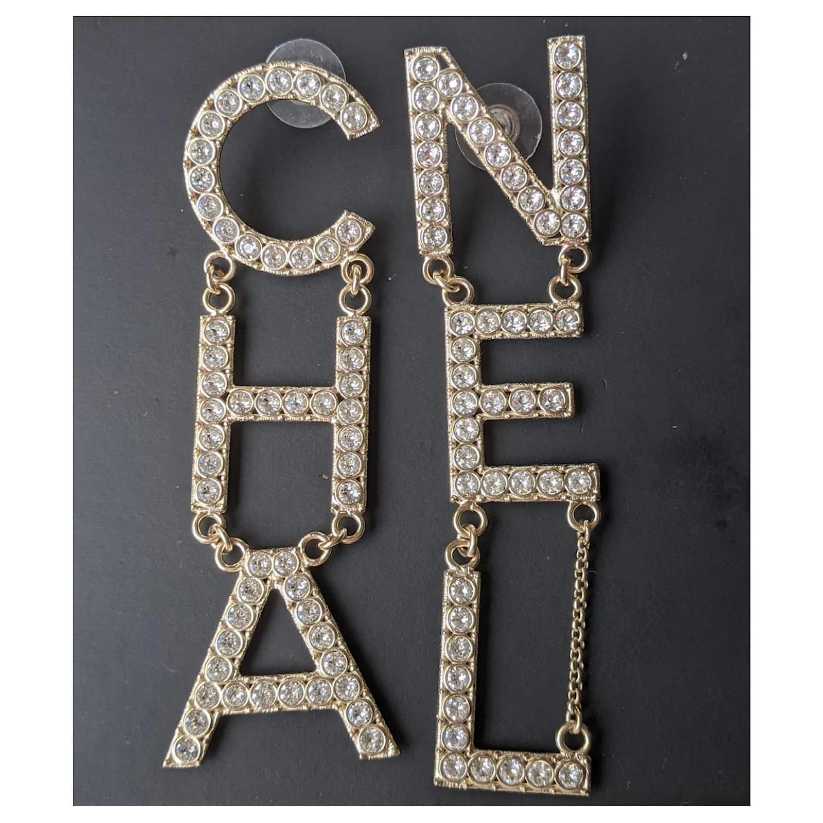 Chanel CHA NEL B20V GHW Crystal Letter Dangling Earrings Golden Metal  ref.396611 - Joli Closet