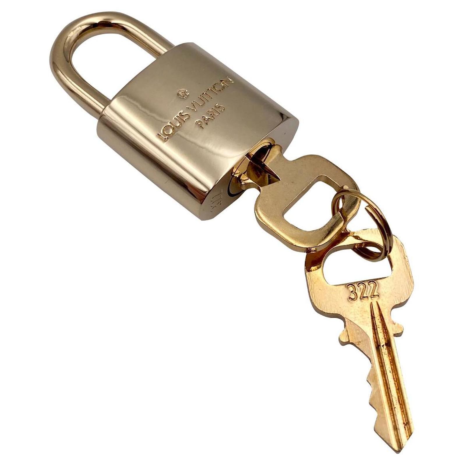Candado de Louis Vuitton 322 oro Dorado Acero ref.397021 - Joli Closet