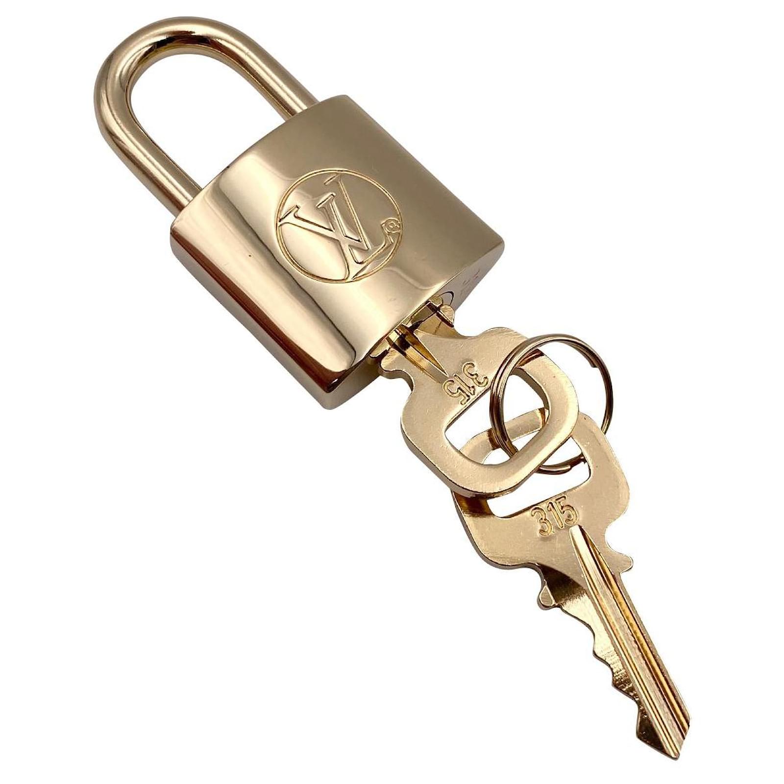 Louis Vuitton padlock 315 gold Golden Steel ref.397040 - Joli Closet