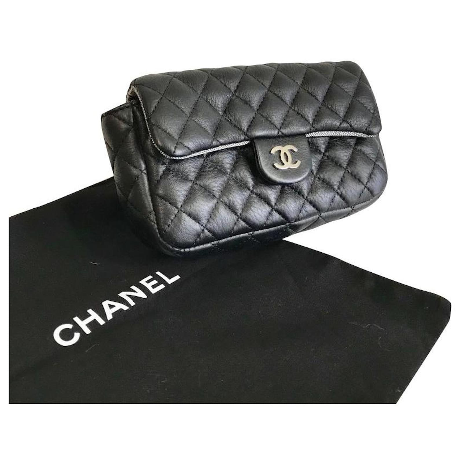 Chanel Clutch bags Black Leather ref.401097 - Joli Closet