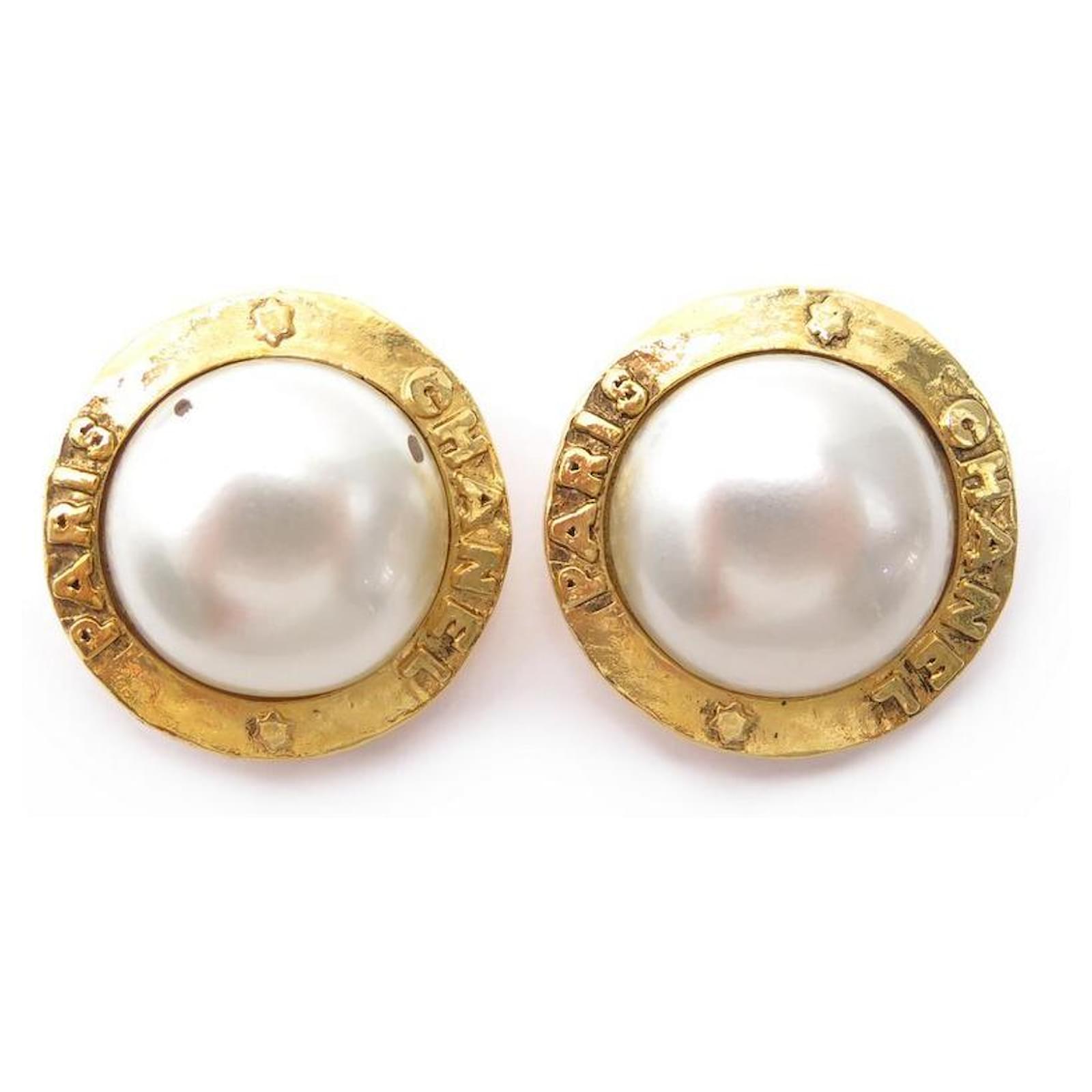 1980's Collection 23 Vintage Chanel Clip On Gold Pearl Camellia Earrin –  HelensChanel