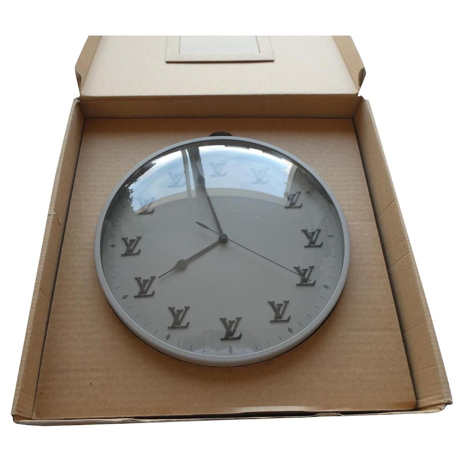 new louis vuitton clock with box Grey Steel ref.401768 - Joli Closet
