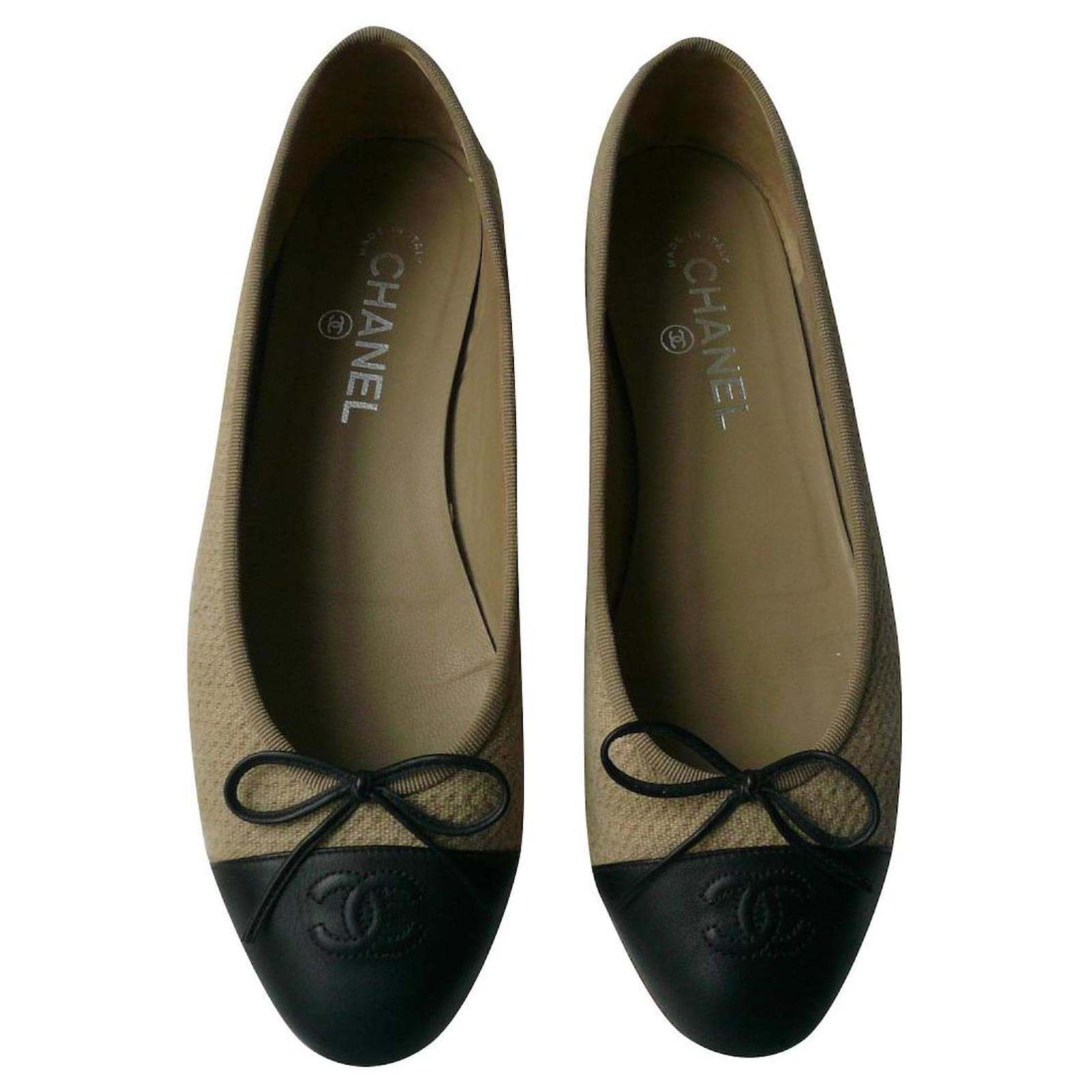 CHANEL Two-tone beige and black ballerinas T40 It Cloth ref.403049 ...