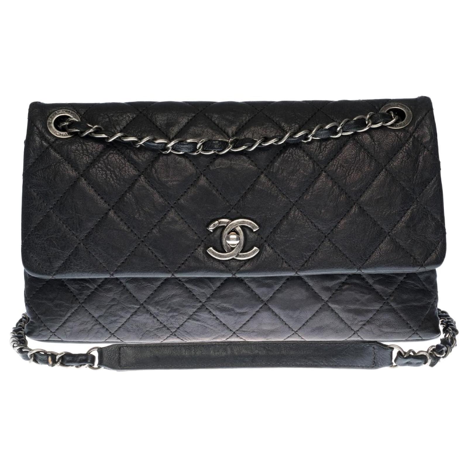 Very chic and Rare classic Chanel shoulder bag 31 rue Cambon single flap  in black quilted leather, antique silver metal trim