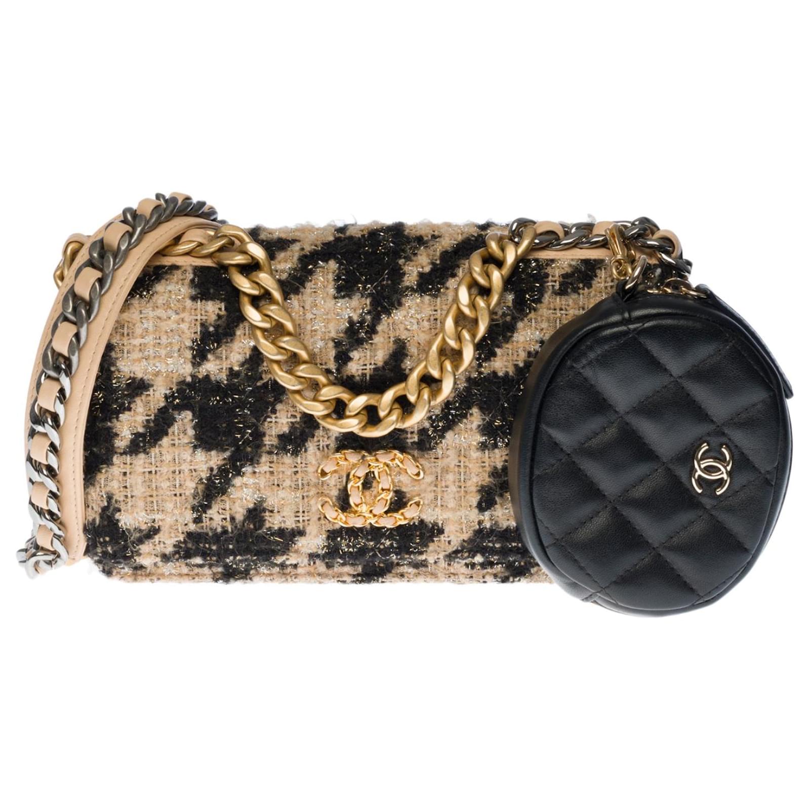 Chanel 19 Rare Chanel Wallet on Chain shoulder bag (WOC) limited edition in  beige and black Tweed with removable black quilted leather wallet,  garniture en métal doré ref.404424 - Joli Closet