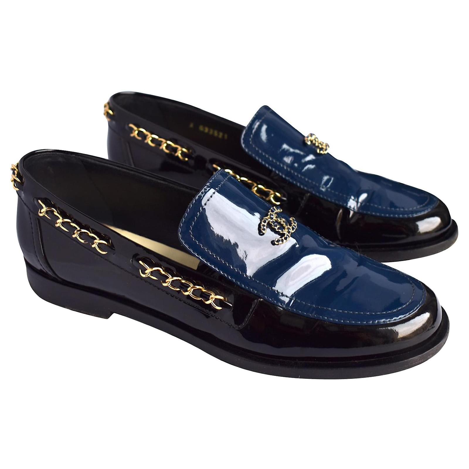 Chanel Loafers with CC logos and gold-tone Chains Black Blue Dark blue  Leather ref.405491 - Joli Closet