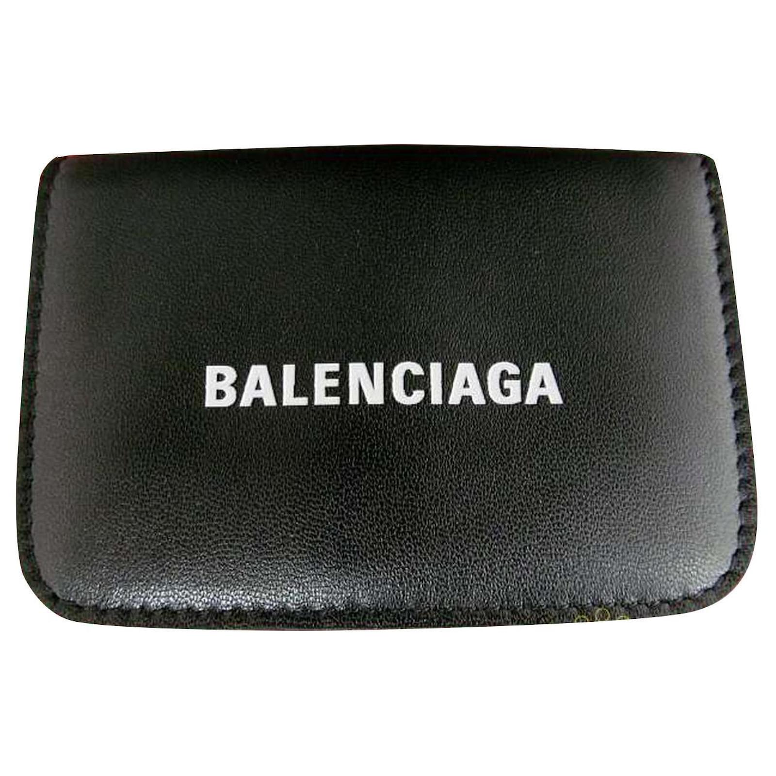 BALENCIAGA BI-FOLD WALLET it is a wallet of a beautiful condition ...