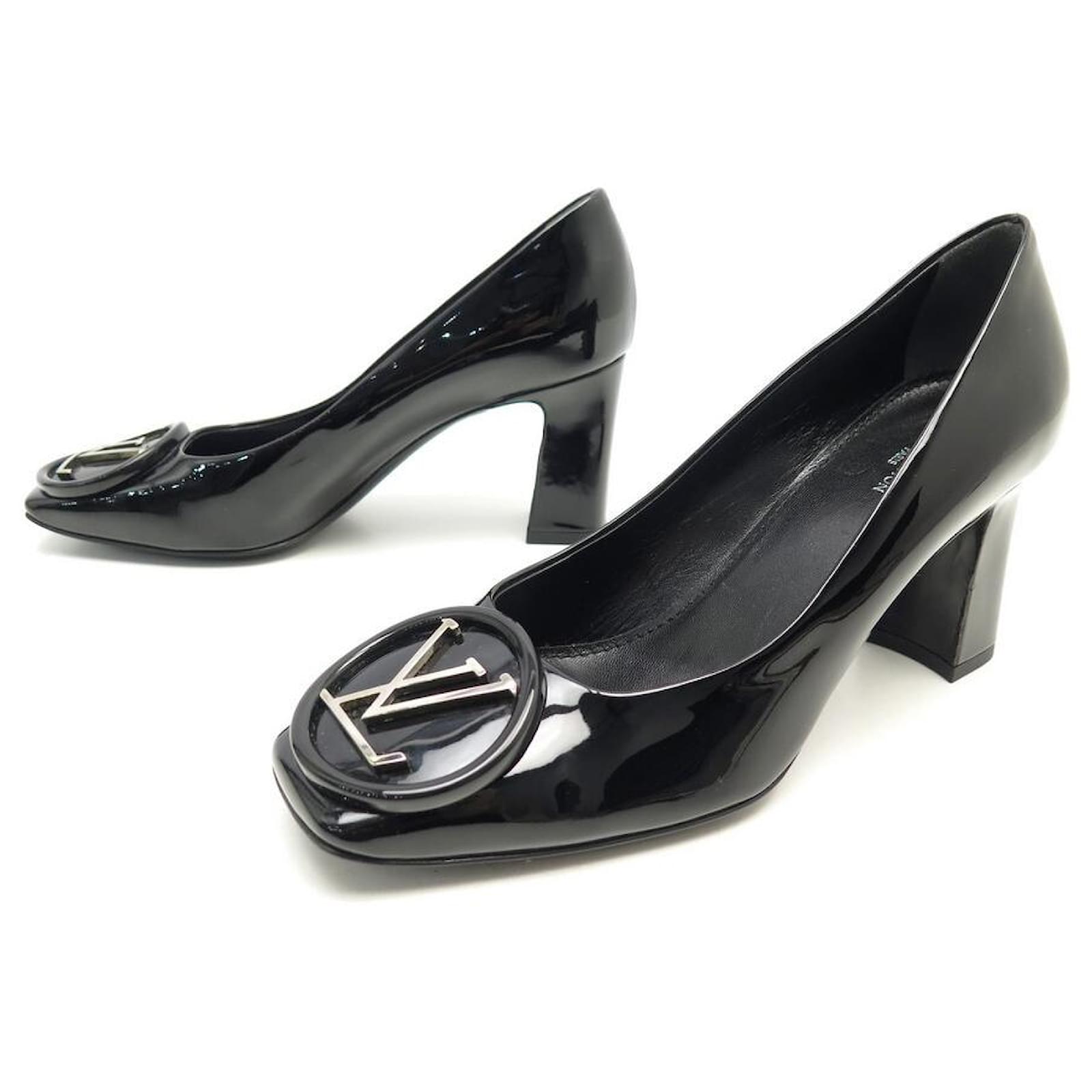 LOUIS VUITTON heels 36-6 black white pumps LEATHER $1200 ITALY LV logos