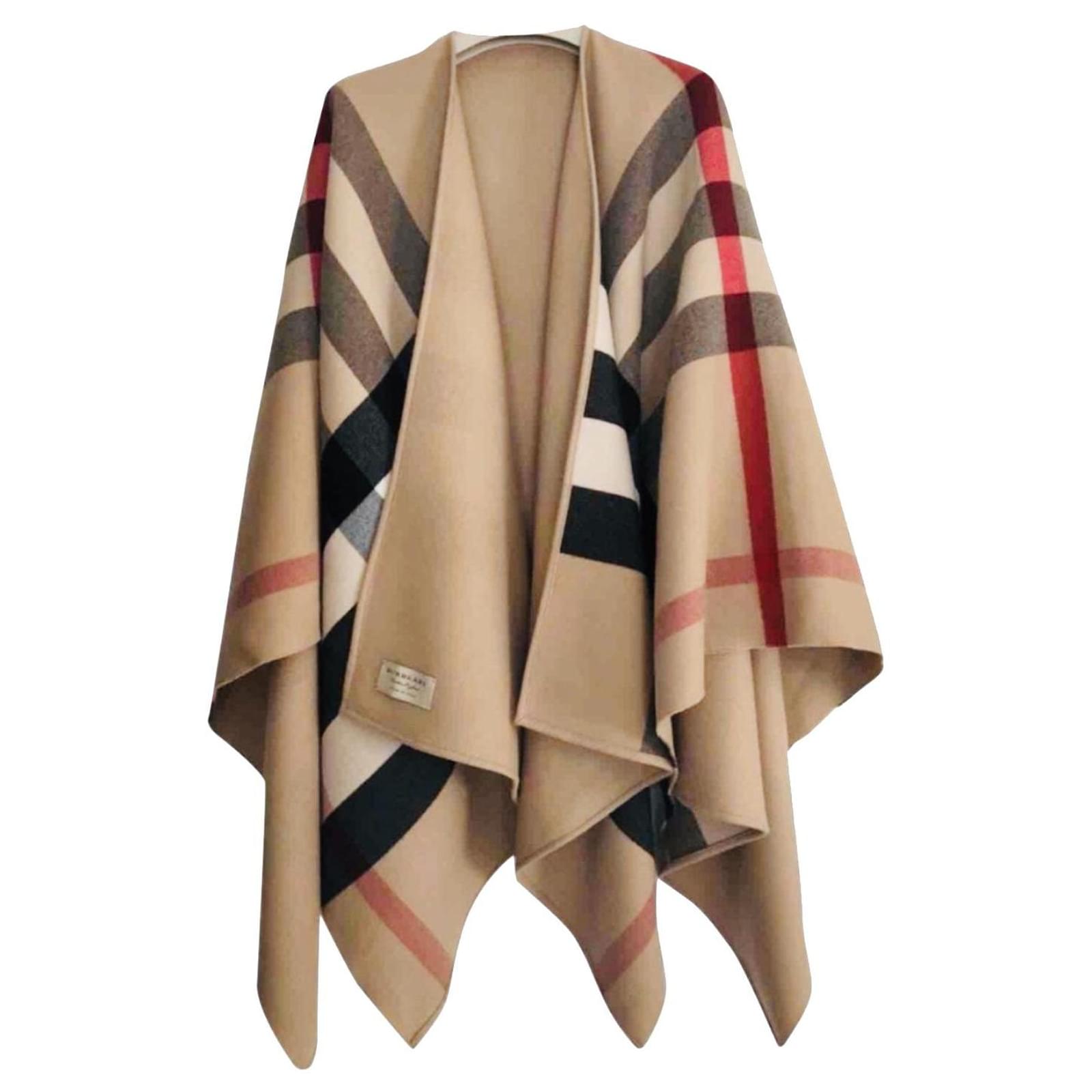 Poncho cape burberry charlotte reversible camel new Beige Wool ref ...