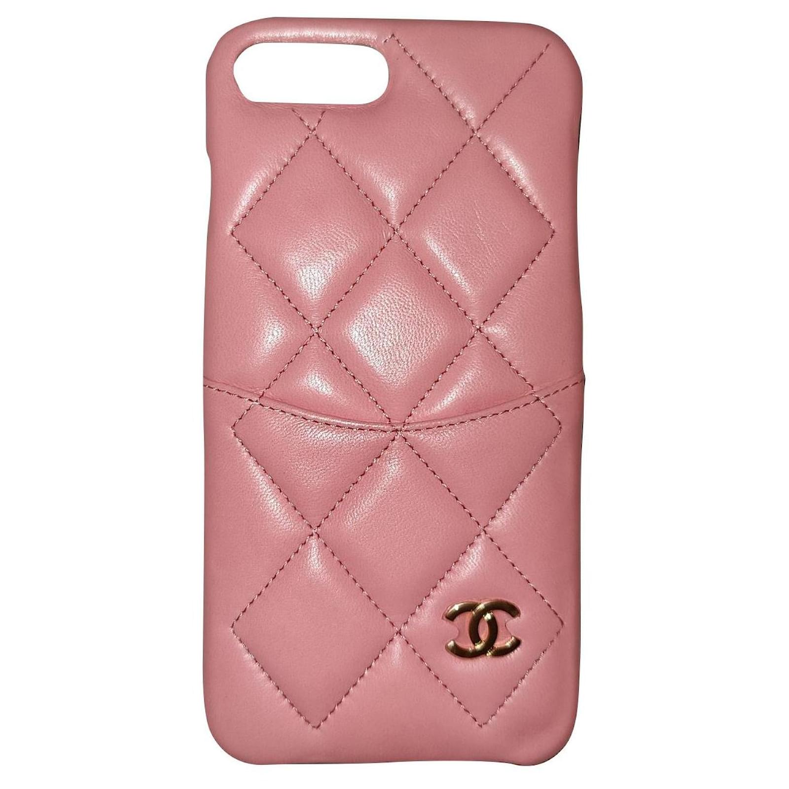 tijdschrift verzonden bewondering Chanel 19S O-phone Holder Pink Lambskin ref.413812 - Joli Closet