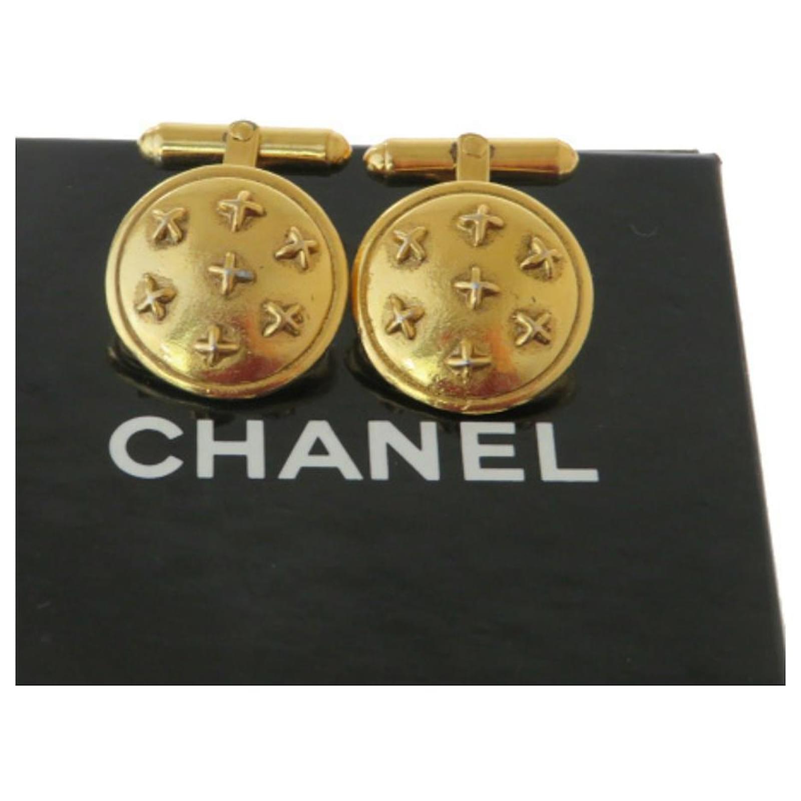 Used] Chanel Cufflinks Gold Metal With Storage Box 66JC505 Golden Cashmere  ref.414056 - Joli Closet