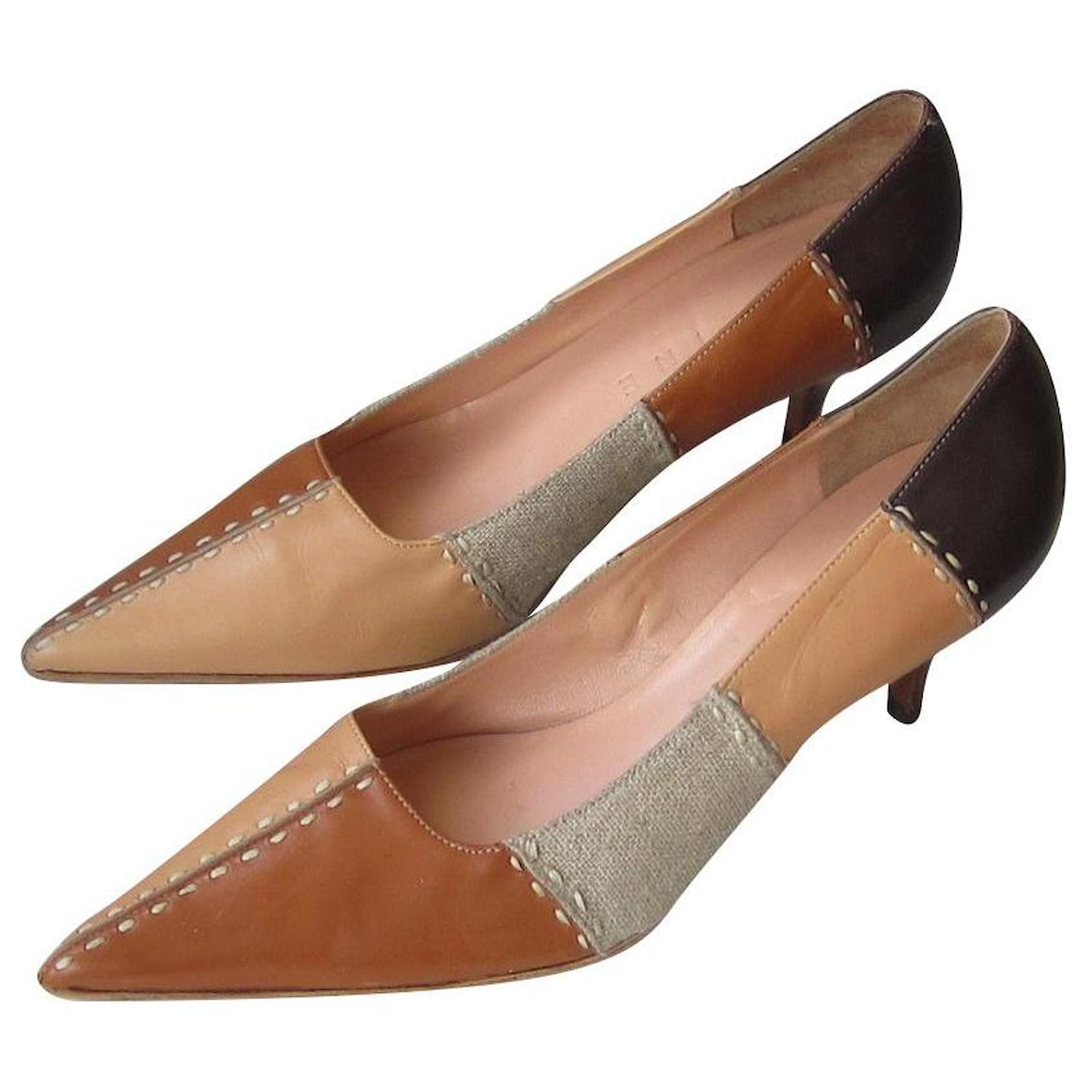 Céline Tacones Beige Cuero ref.414076 - Joli Closet