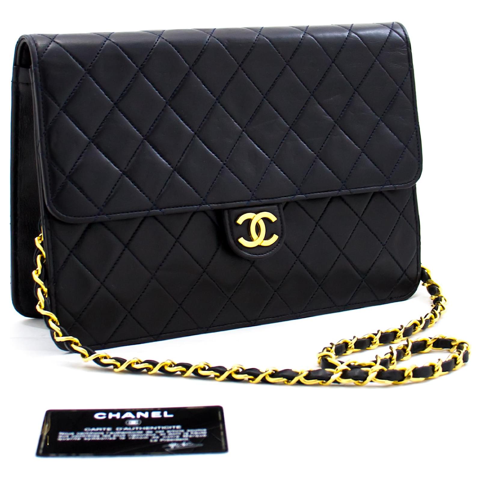 CHANEL Chain Shoulder Bag Clutch Navy Quilted Flap Lambskin Purse Navy blue  Leather ref.414207 - Joli Closet