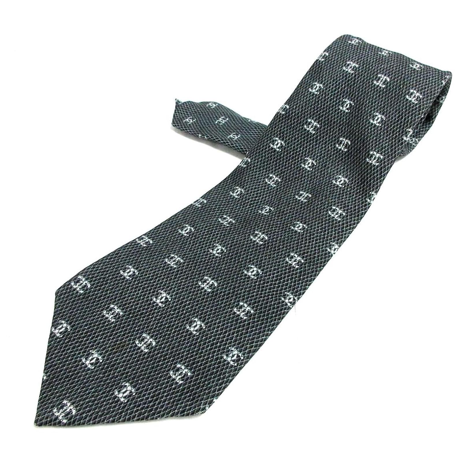 corbata chanel